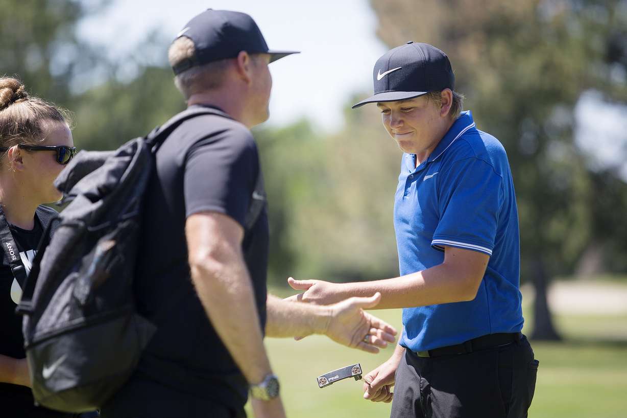 Preston Summerhays celebrates with his father Boyd Summerhays after beating Kyler Dunkle in the Utah State Amateur Championship at Oak Ridge Country Club in Farmington on Saturday, June 16, 2018. (Photo: James Wooldridge, Deseret News)