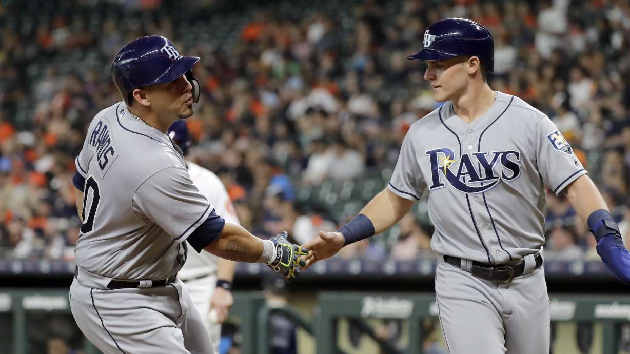 Bregman's game-ending 2B lifts Astros to 12th straight win