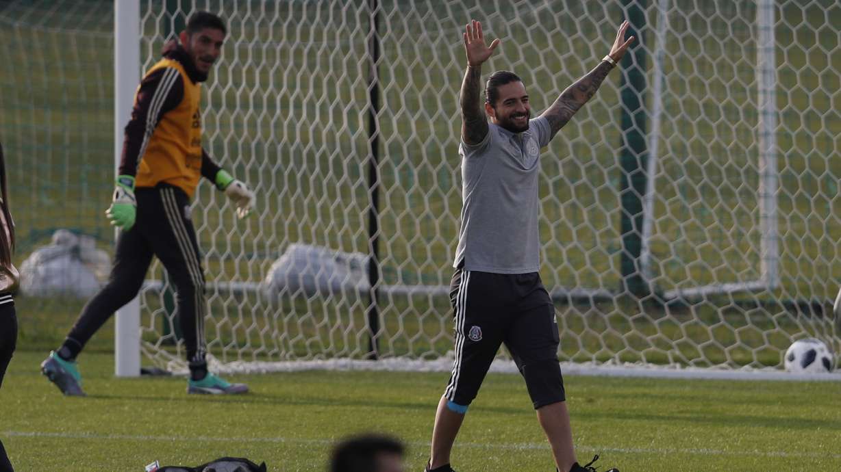 Colombian singer at World Cup reports hotel theft in Moscow