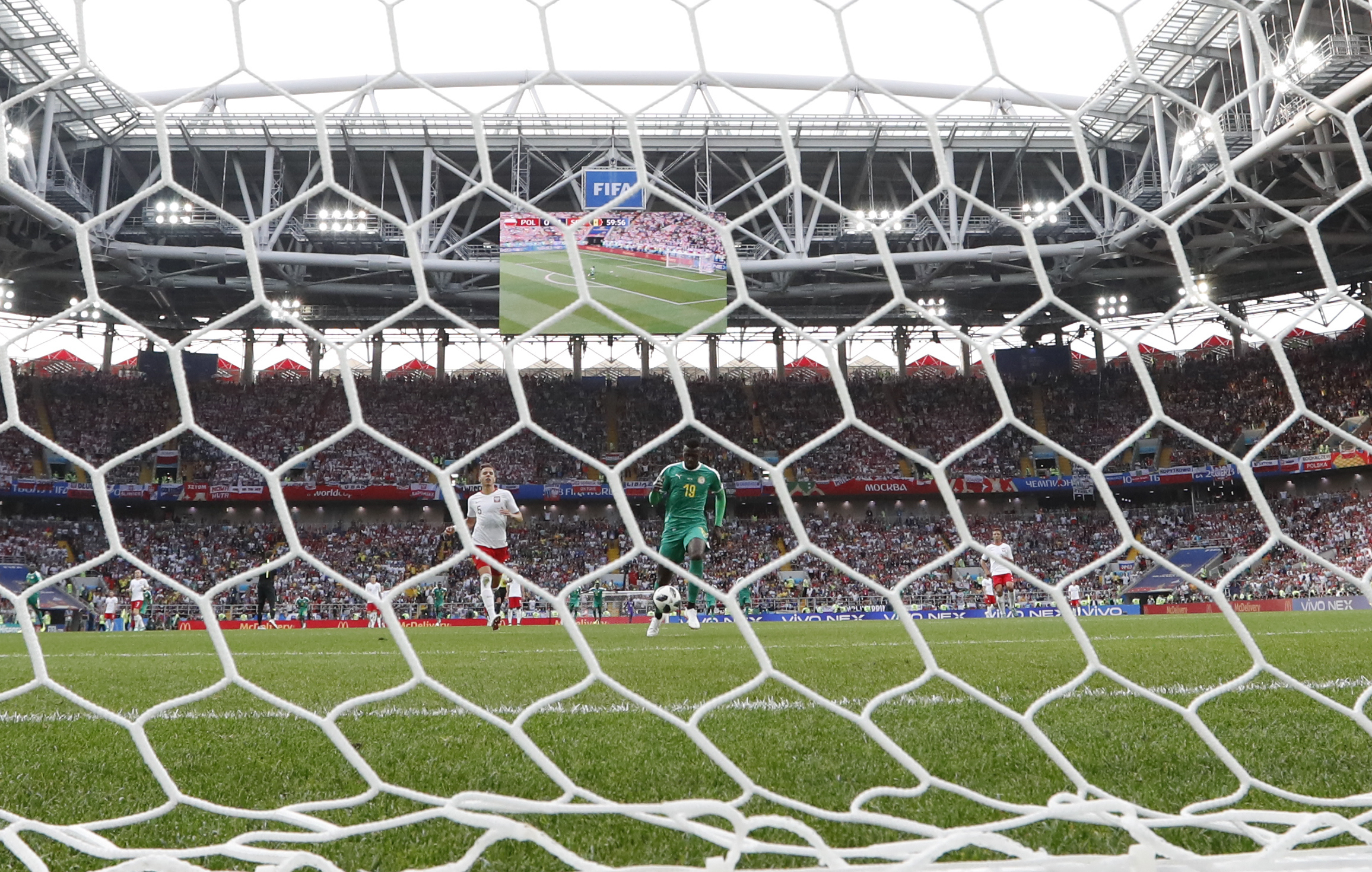 Senegal beats Poland 2-1, 1st African win at World Cup