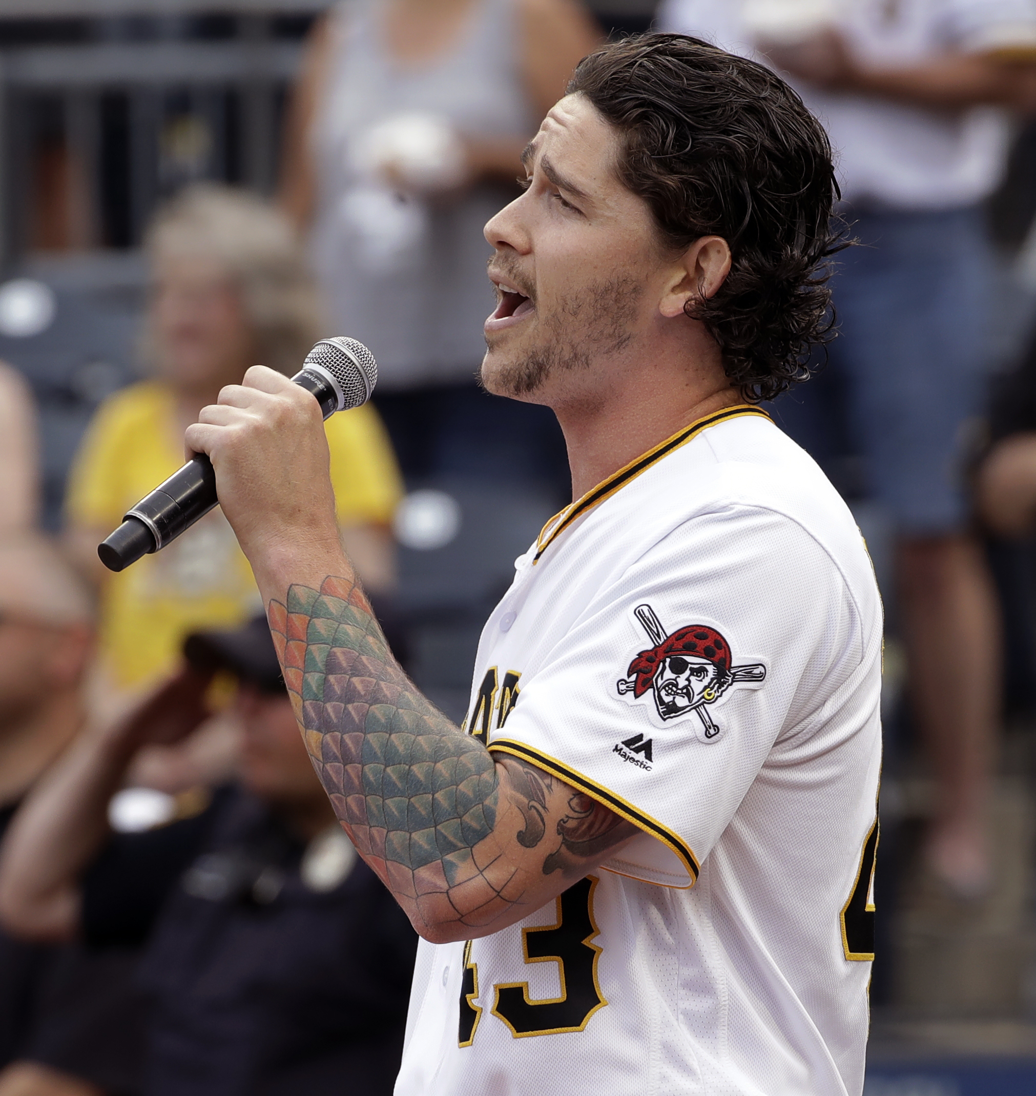 Rookie Peralta leads Brewers by Pirates 3-2