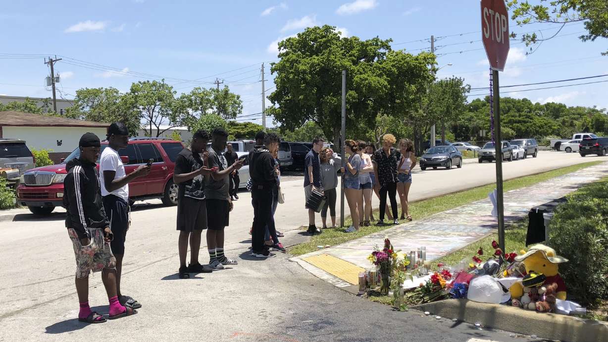 Fans grieve as detectives search for XXXTentacion's killers