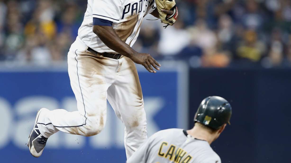Piscotty's homer ties it, Lowrie's homer wins it for A's