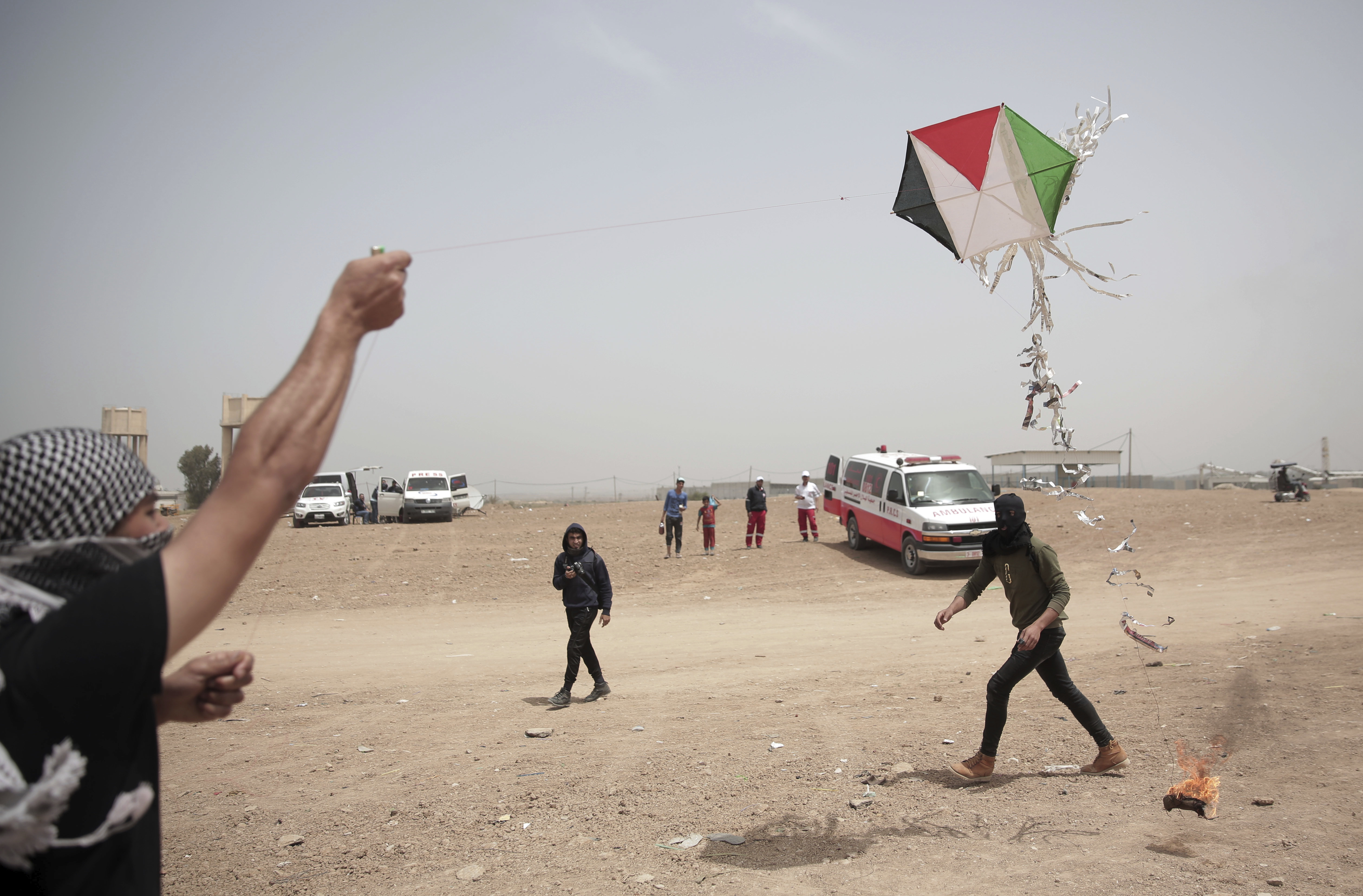 Burning kites from Gaza damage Israeli farms, wildlife