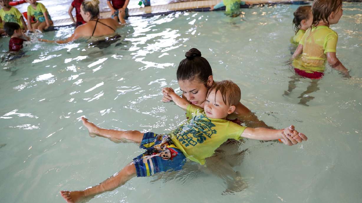 Utahns learn to swim during world's largest swim lesson