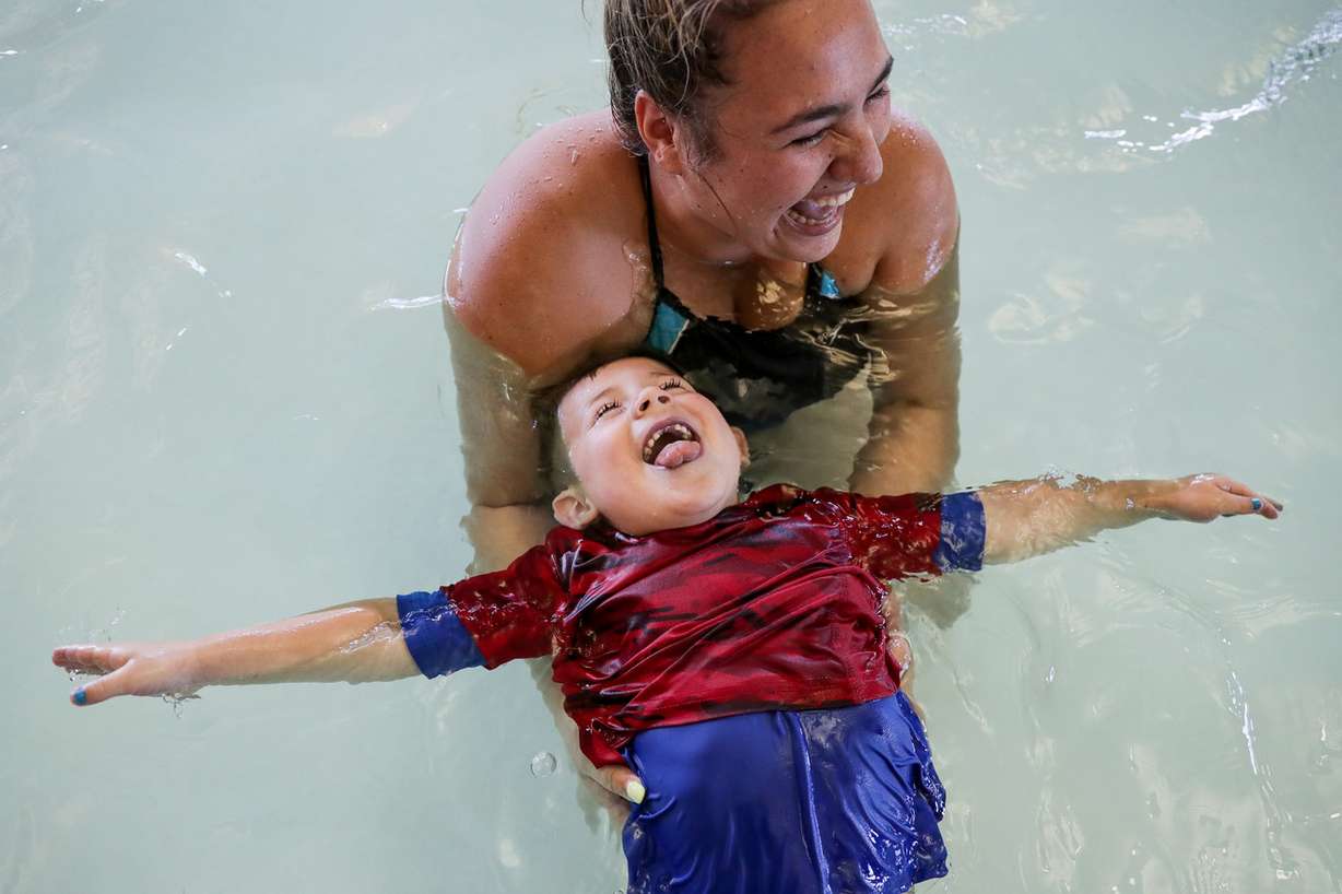 Swim instructor Shelly Jackson works with Cash, 5, during a mass swim lesson at the South Davis Recreation Center in Bountiful on Thursday, June 21, 2018. The recreation center was an official host site for the World’s Largest Swimming Lesson — an event taking place at pools and waterparks around the globe to focus attention on the vital importance of teaching kids to swim and prevent child drownings. (Photo: Spenser Heaps, KSL)