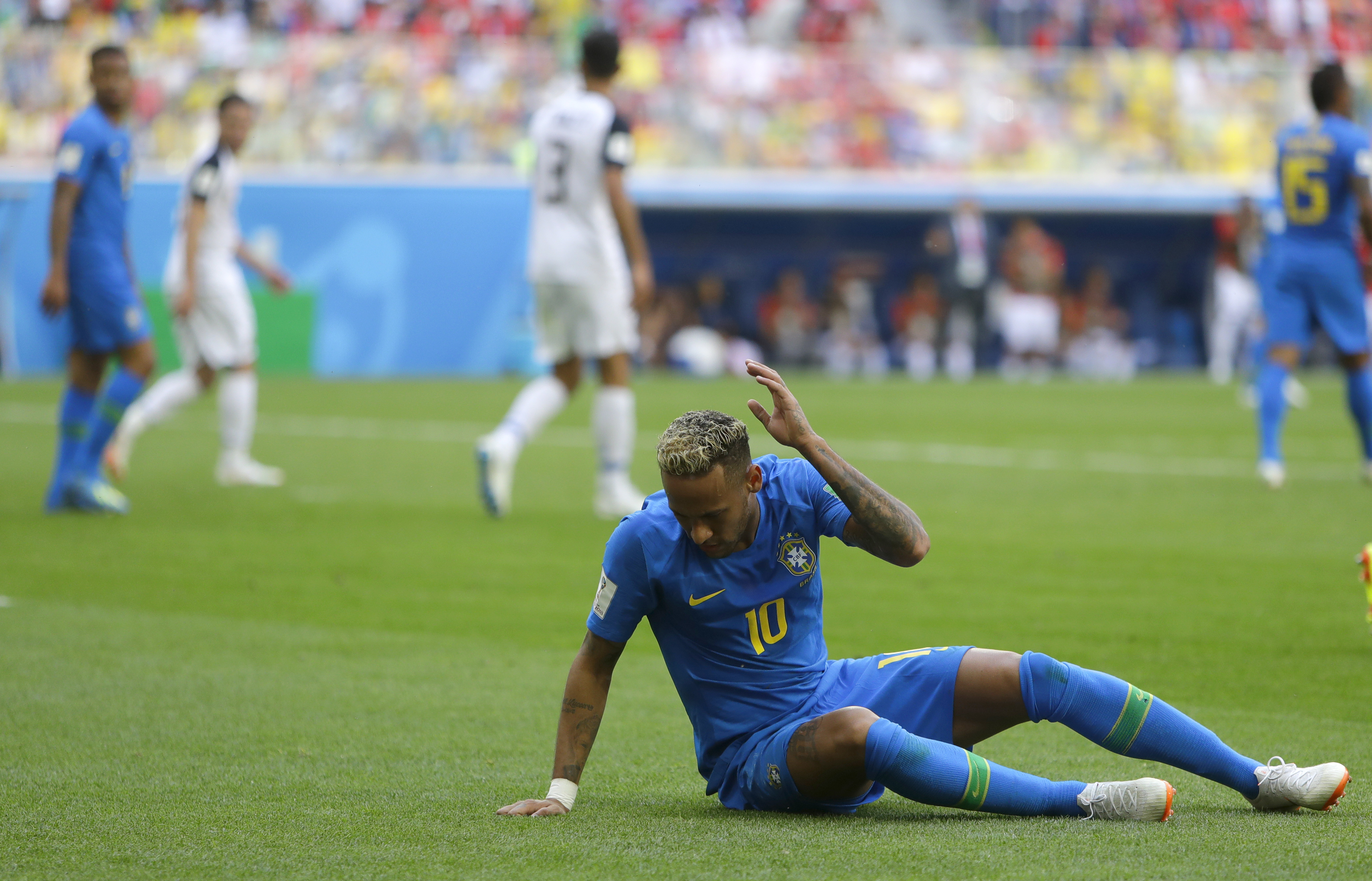 Brazil leaves it late to beat Costa Rica 2-0 at World Cup