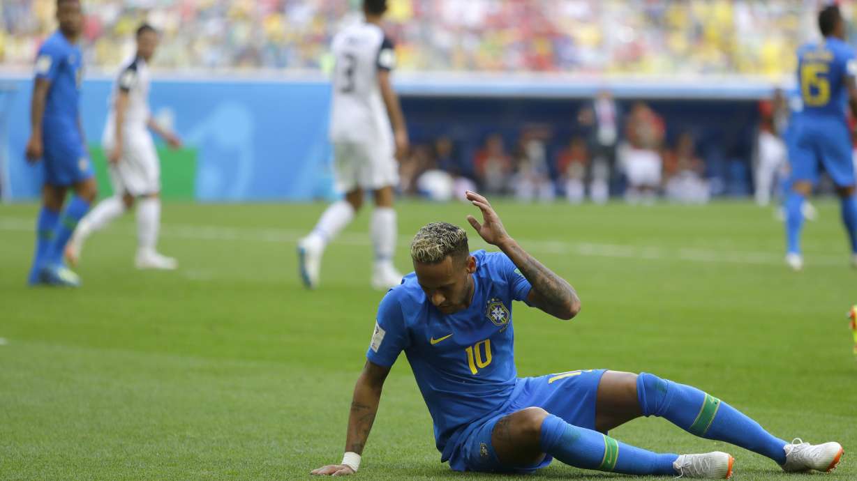 Brazil leaves it late to beat Costa Rica 2-0 at World Cup