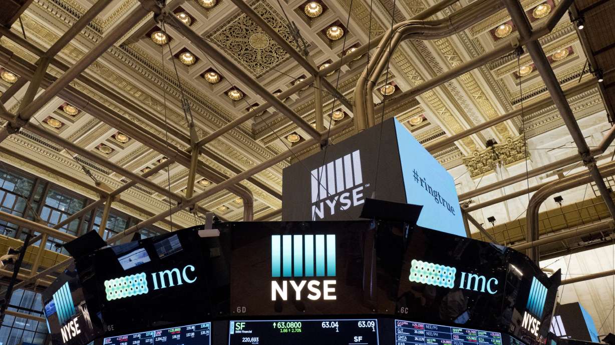 US stocks finish mostly higher as energy companies climb