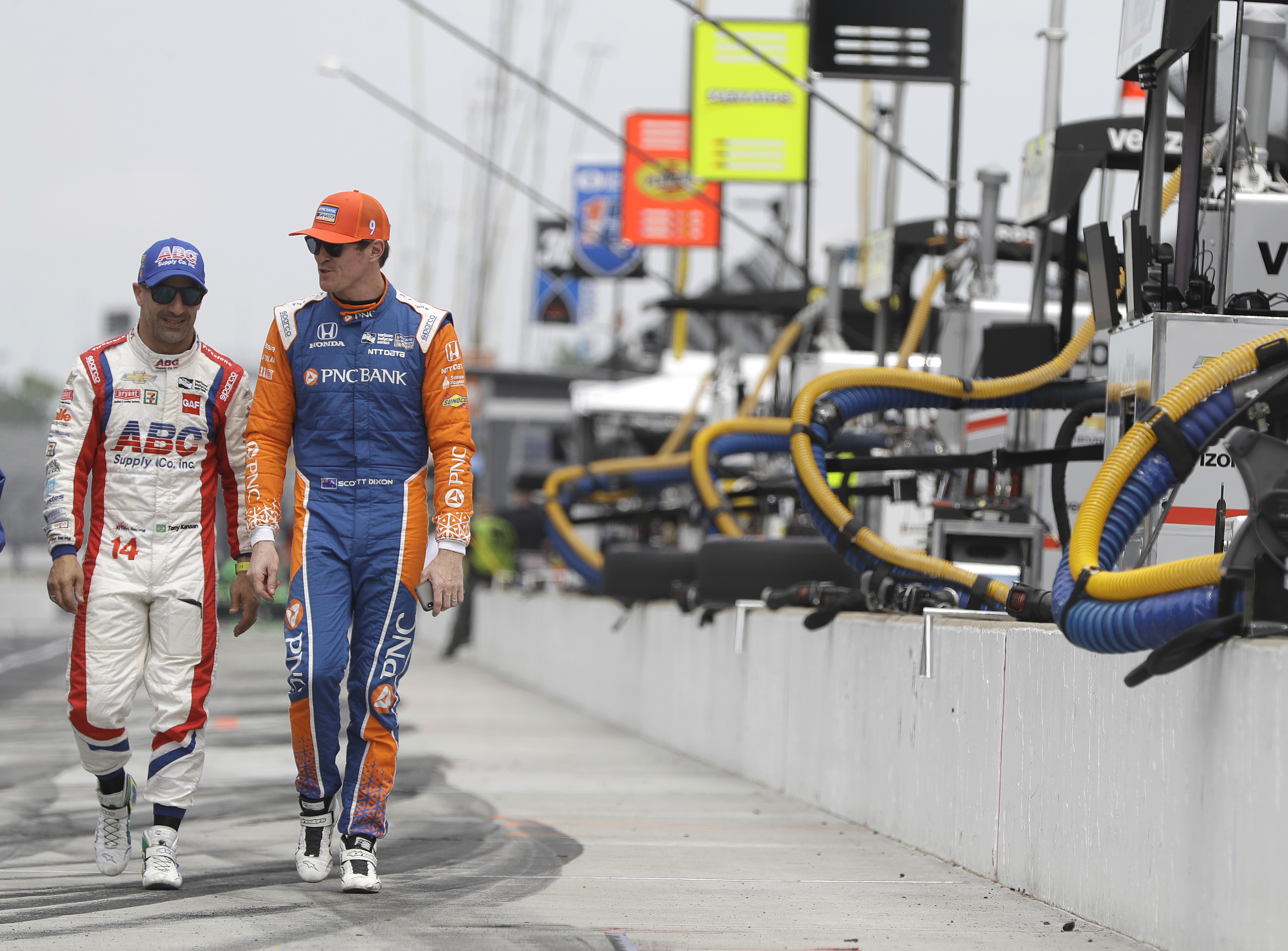 IndyCar's Scott Dixon and Tony Kanaan are fast friends