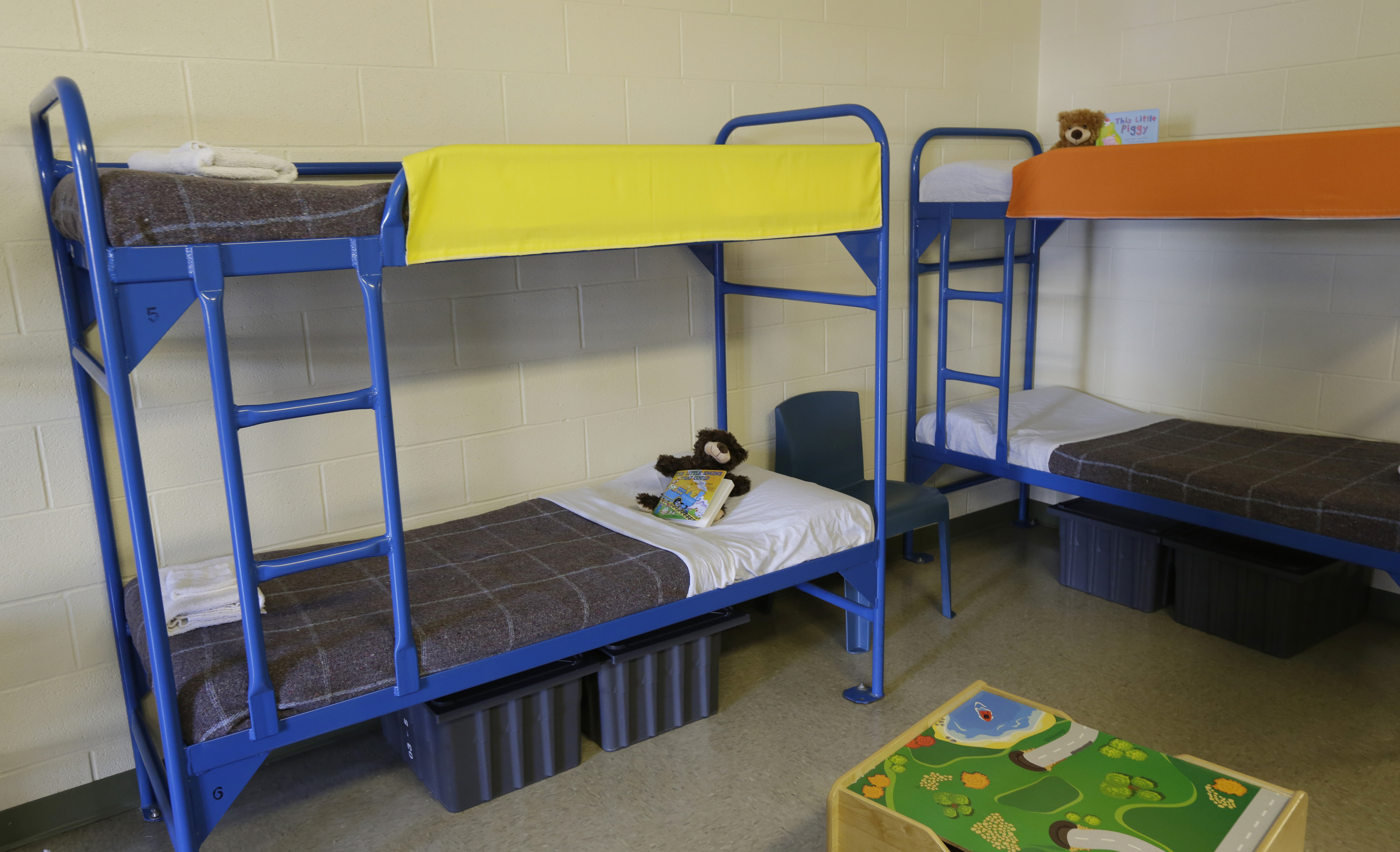 Administration seeks to expand immigrant family detention