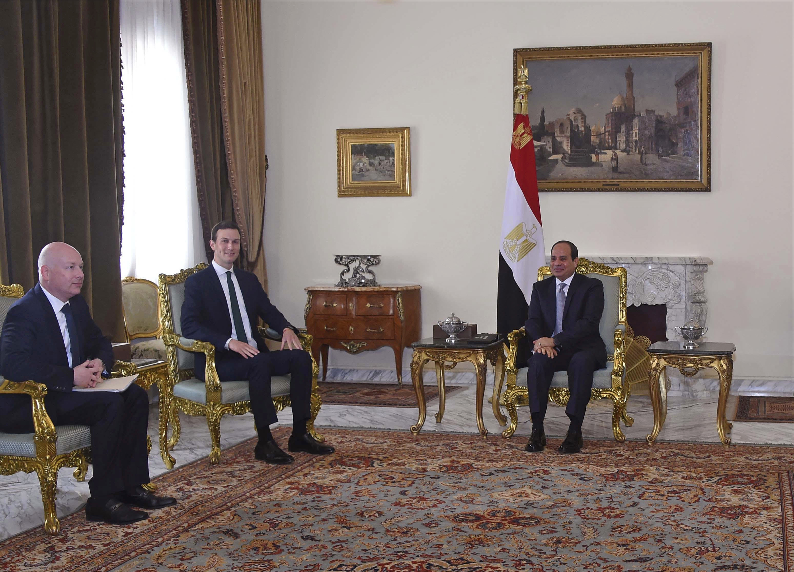 Popular hashtags take sides on Egypt president's leadership
