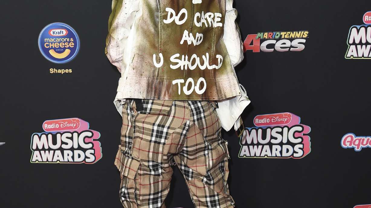 Teen actress wears 'I do care' jacket to protest first lady