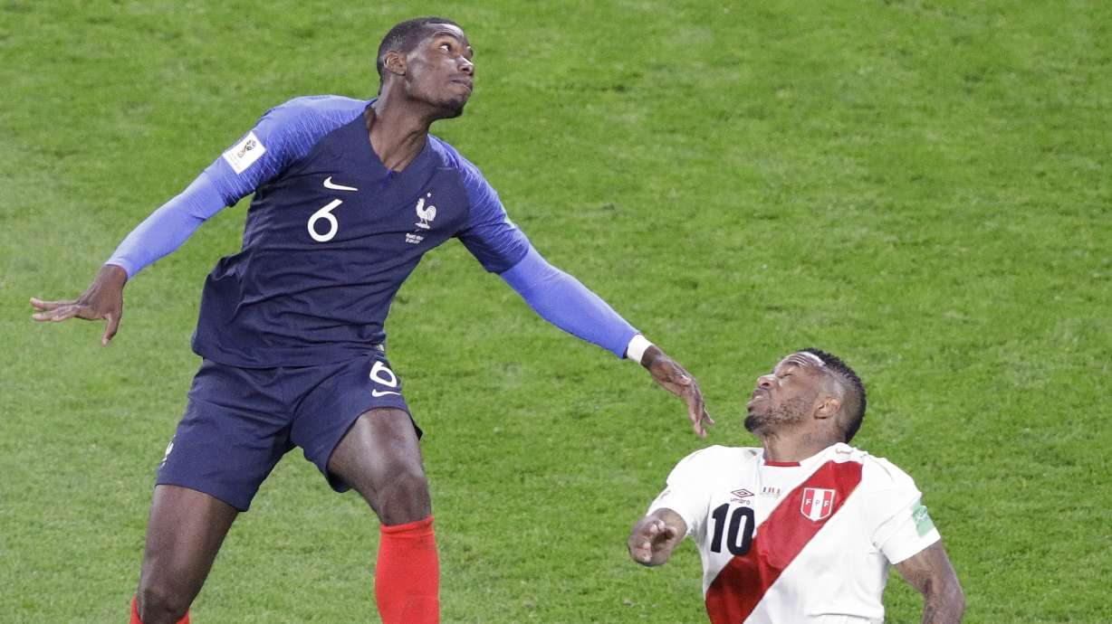 Peru striker hospitalized after head collision at World Cup