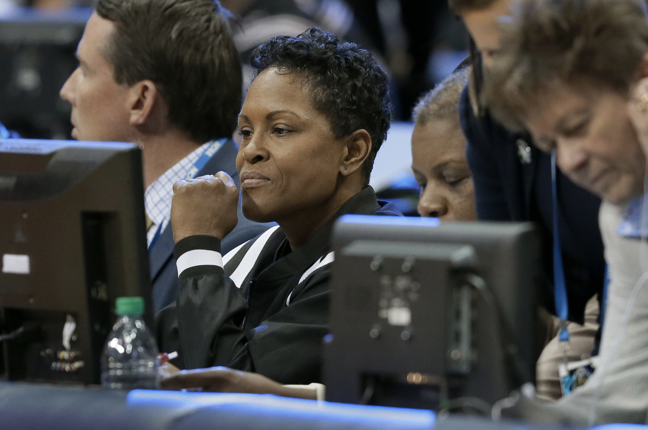 Veteran women's college basketball ref Rachelle Jones dies