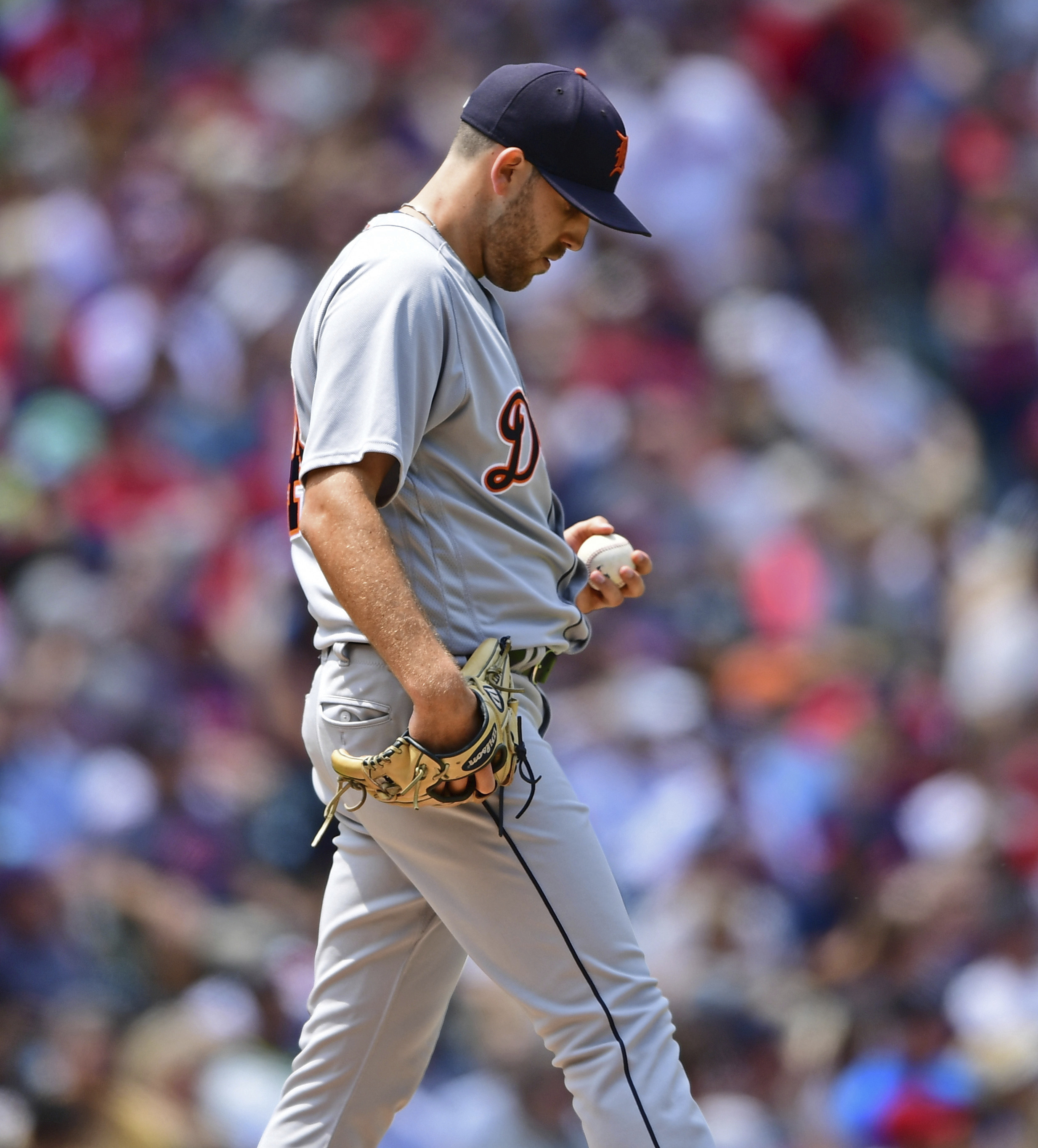 Encarnacion hits grand slam as Indians pound Tigers 12-2