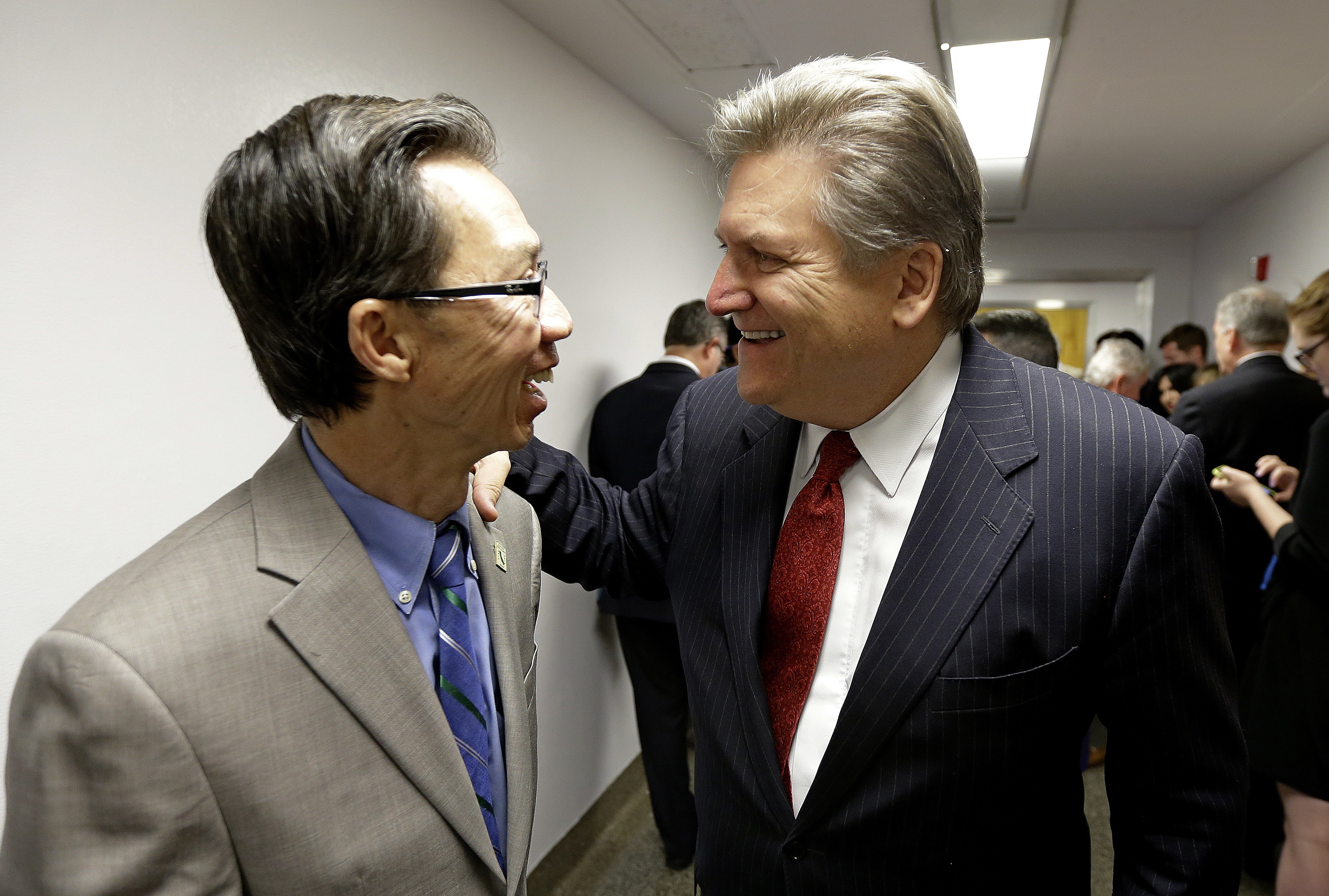 California lawmakers advance last-minute data privacy bill
