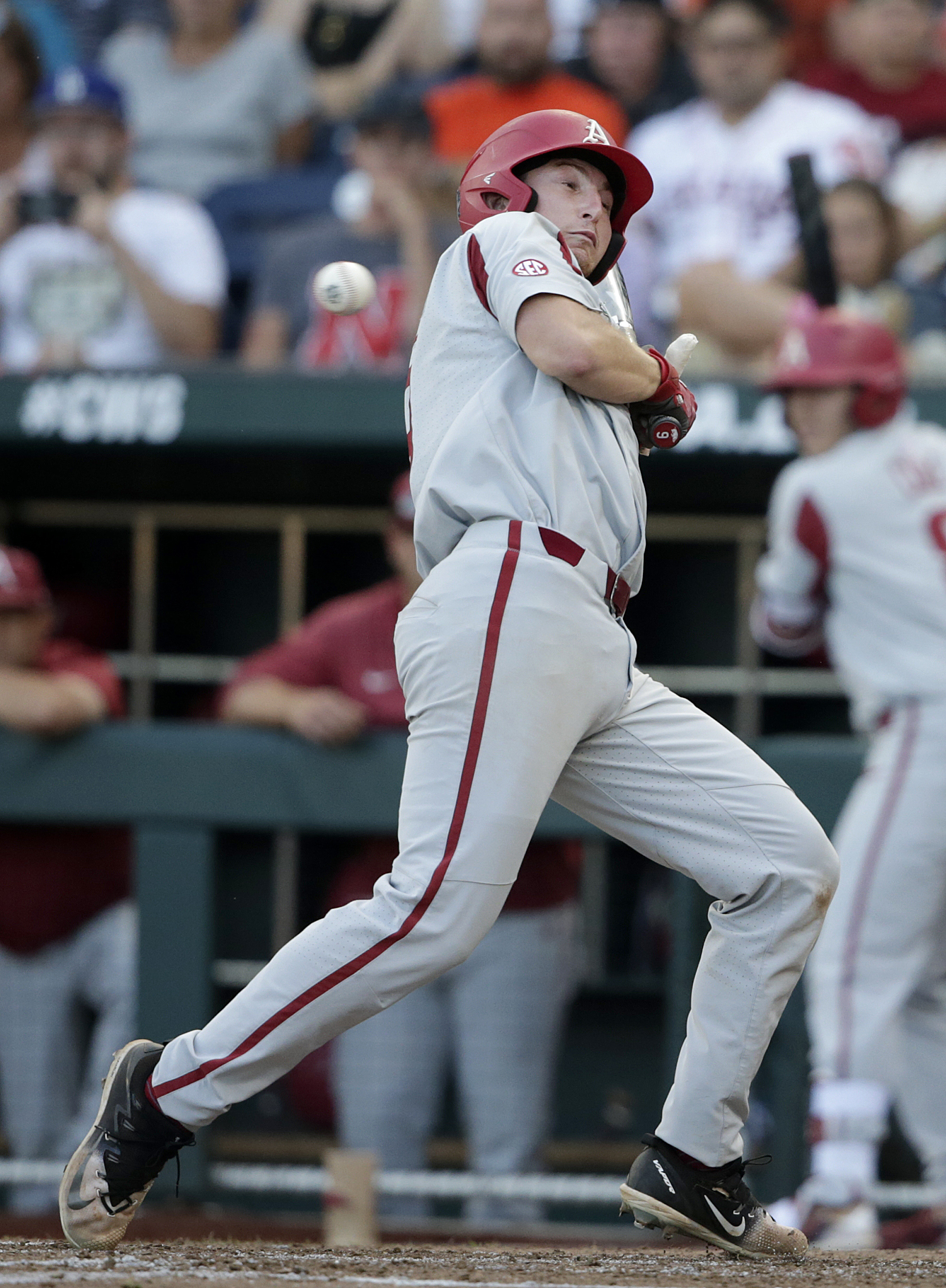 Arkansas beats Heimlich, Beavers 4-1 in CWS finals opener