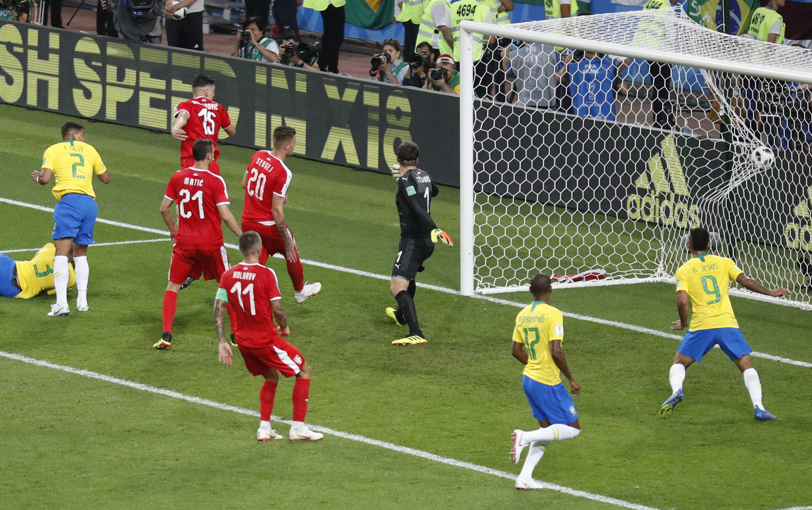 Brazil advances to round of 16 at World Cup, tops Serbia 2-0