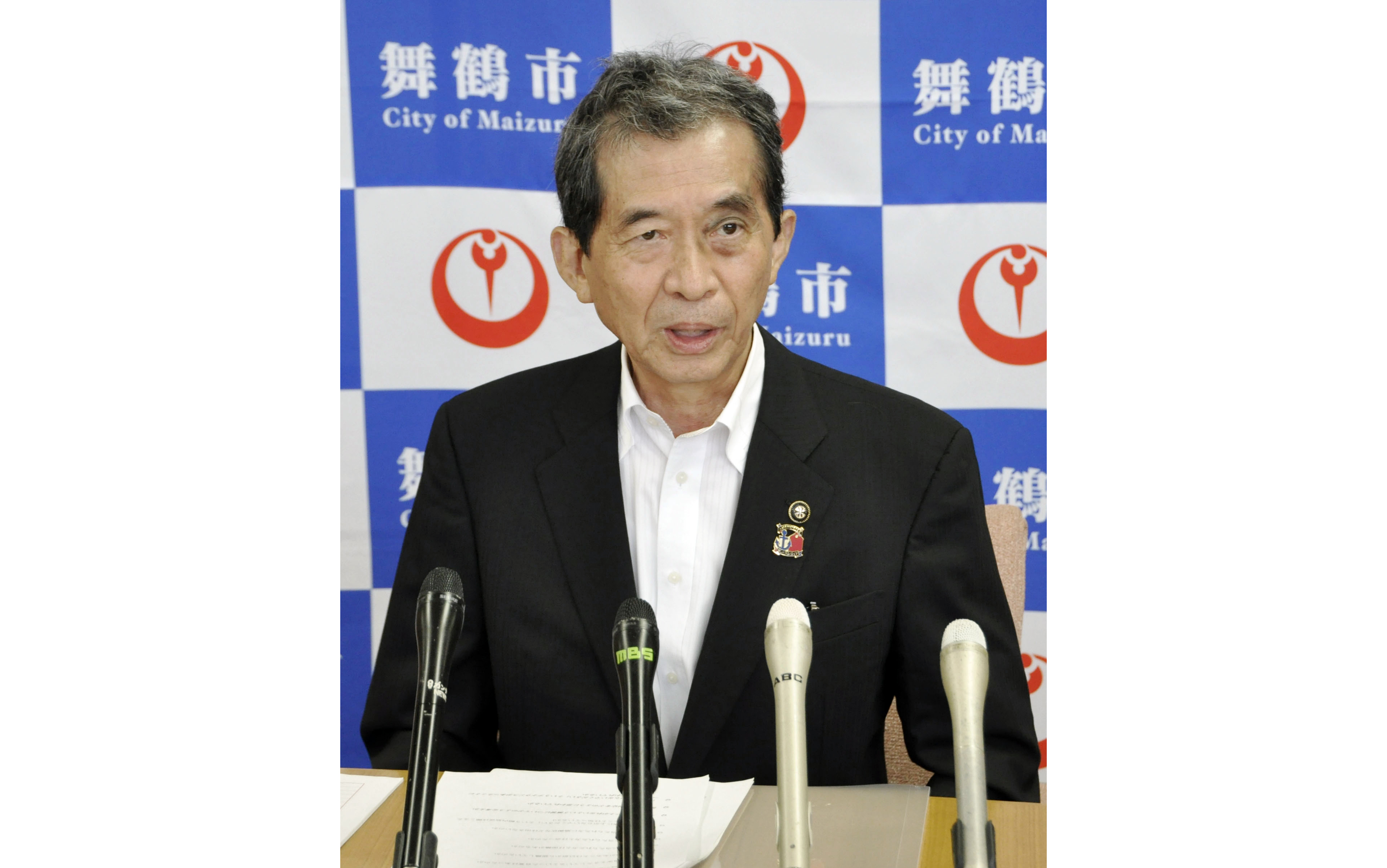 Japan mayor saved by nurse says female sumo ban irrelevant