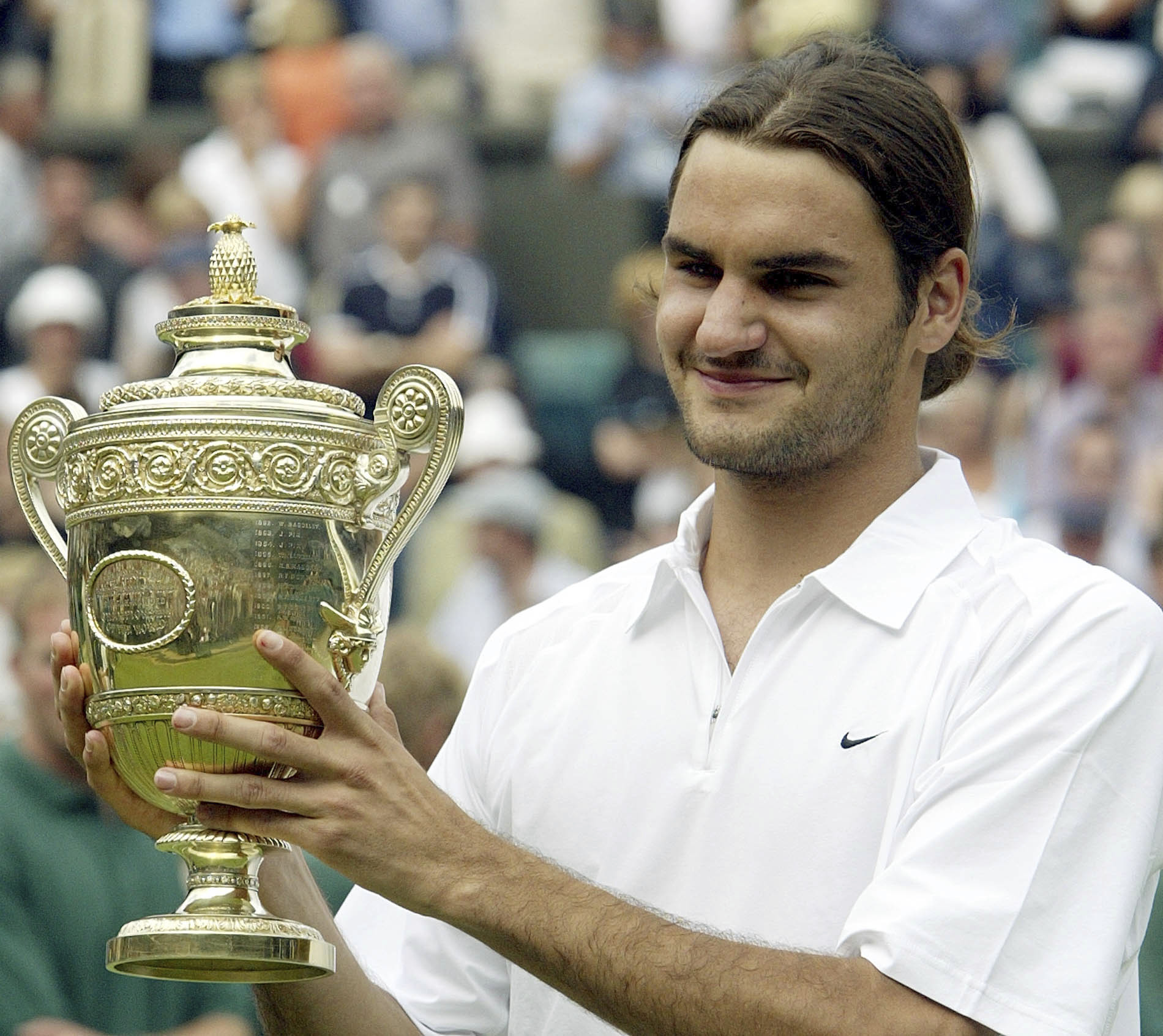 15 years after 1st Slam, Federer back to defend at Wimbledon