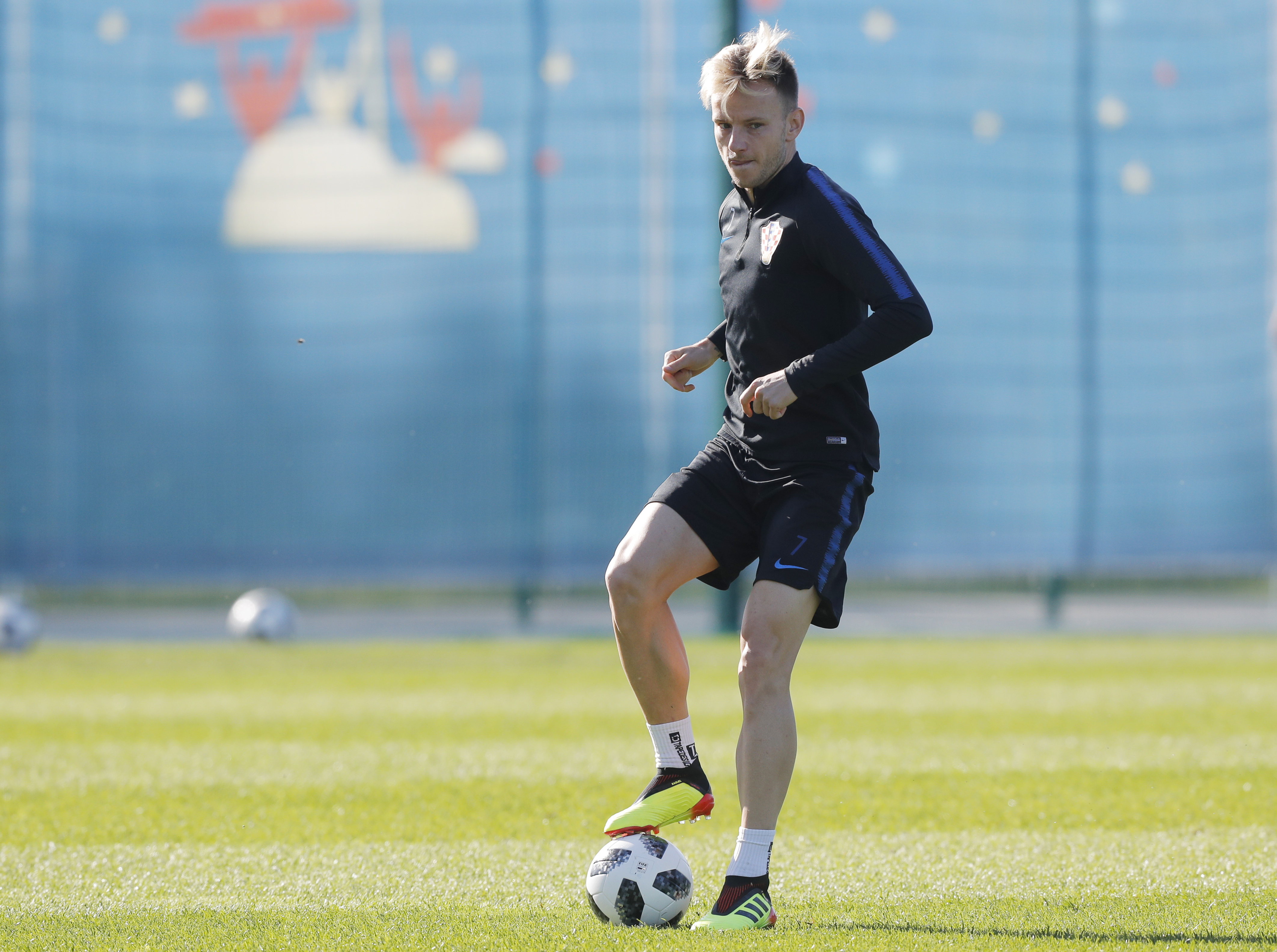 Modric from 'different planet', says Rakitic