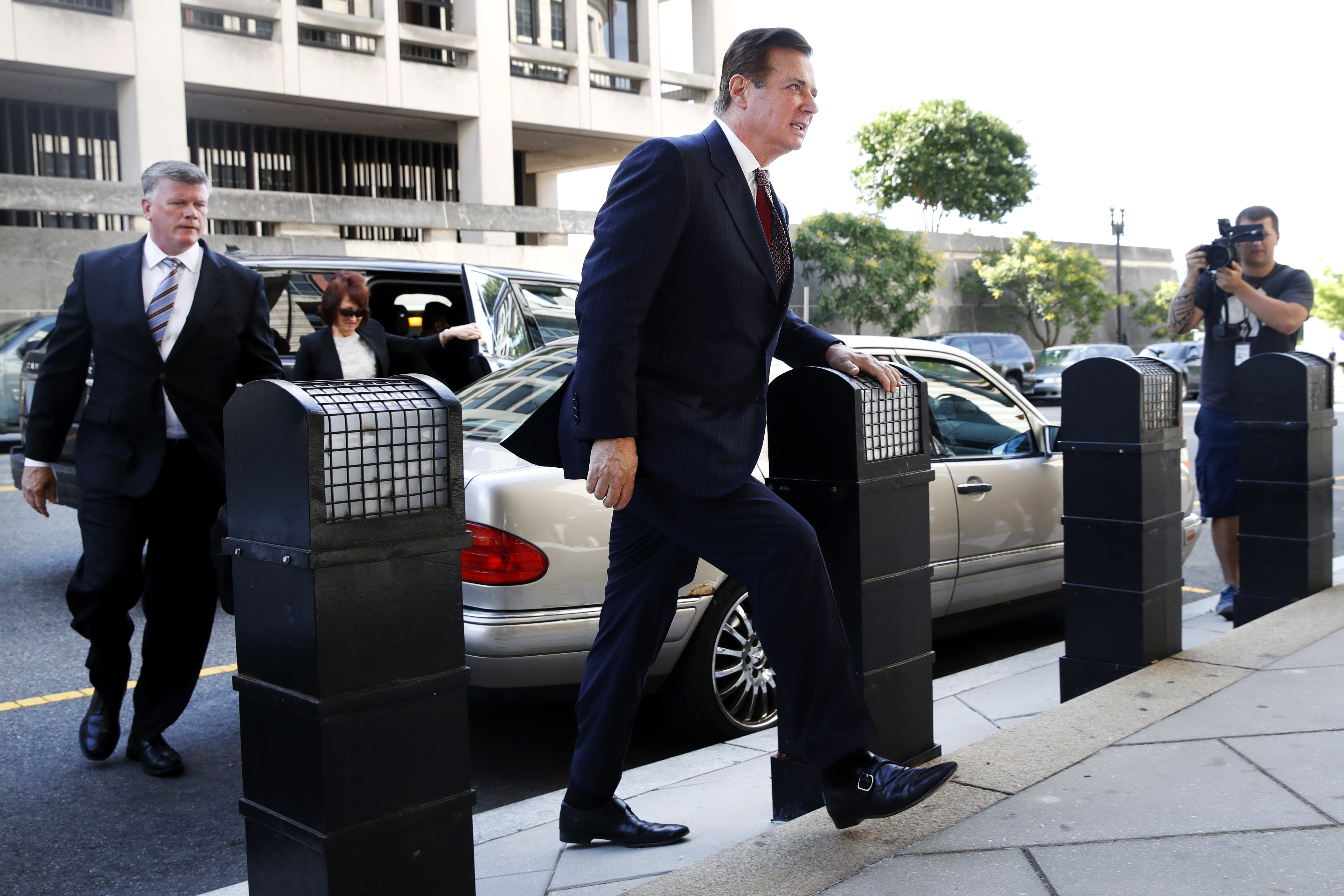 Judge to weigh relevance of Trump at upcoming Manafort trial