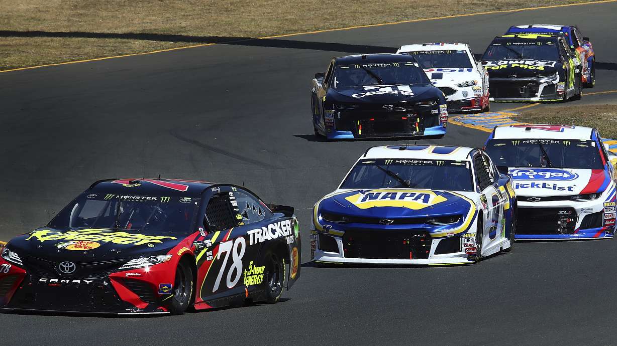 Martin Truex Jr. trying for 3rd straight win at Chicagoland