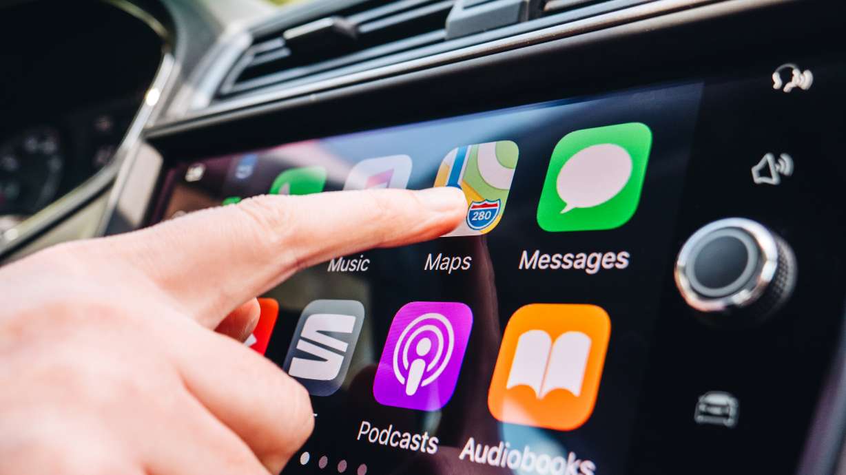 Smartphone software less distracting than infotainment systems, U. study finds