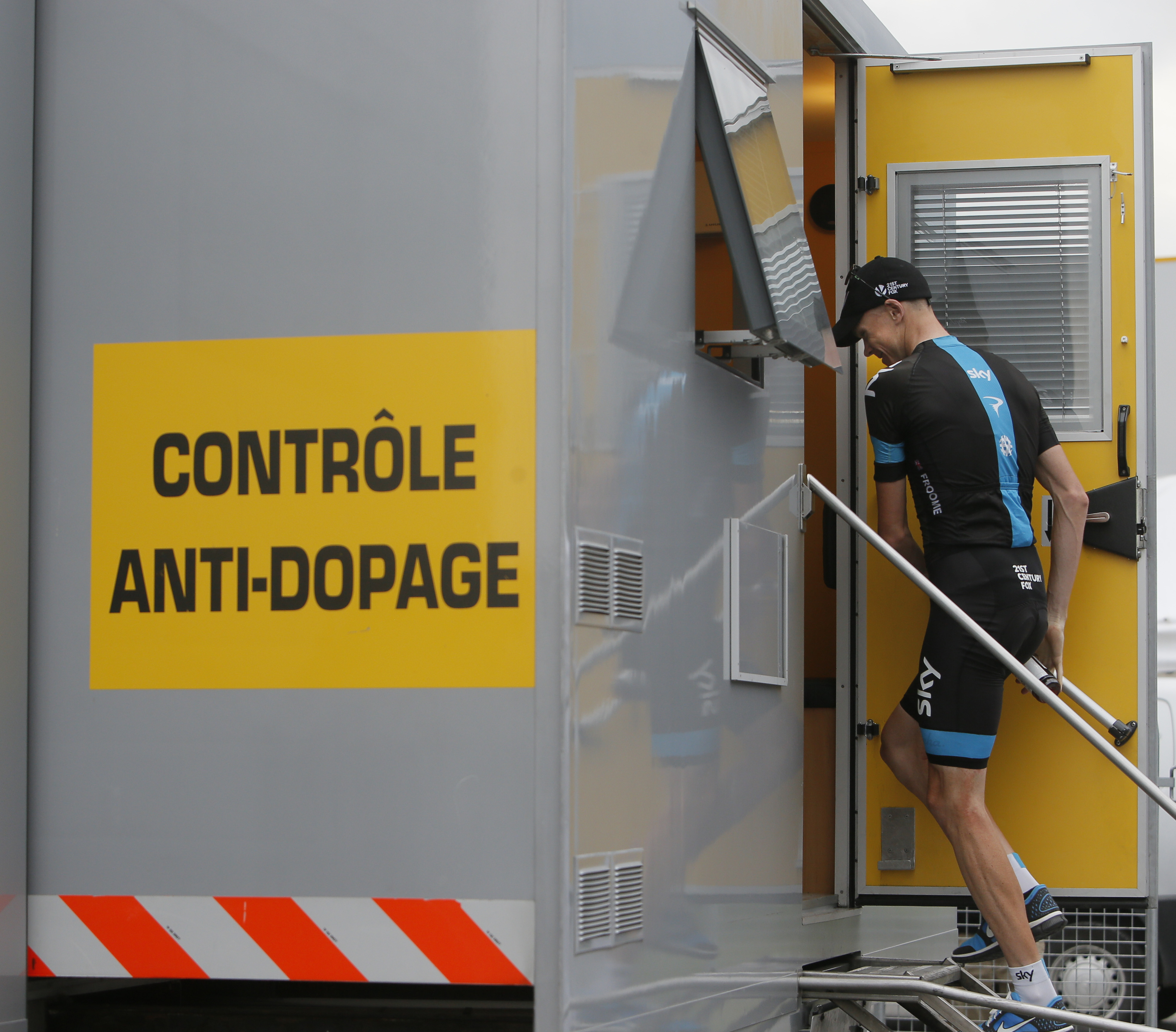 Froome cleared of doping by UCI ahead of Tour de France