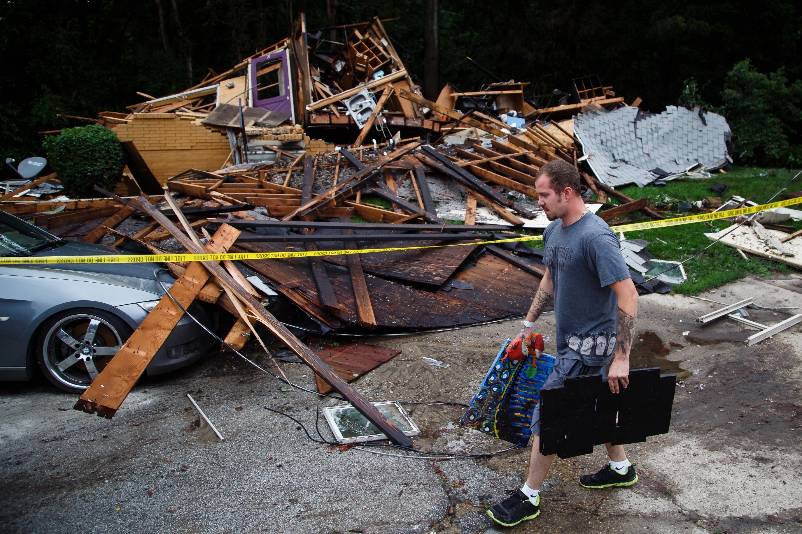Residents begin cleaning up after flooding in Iowa