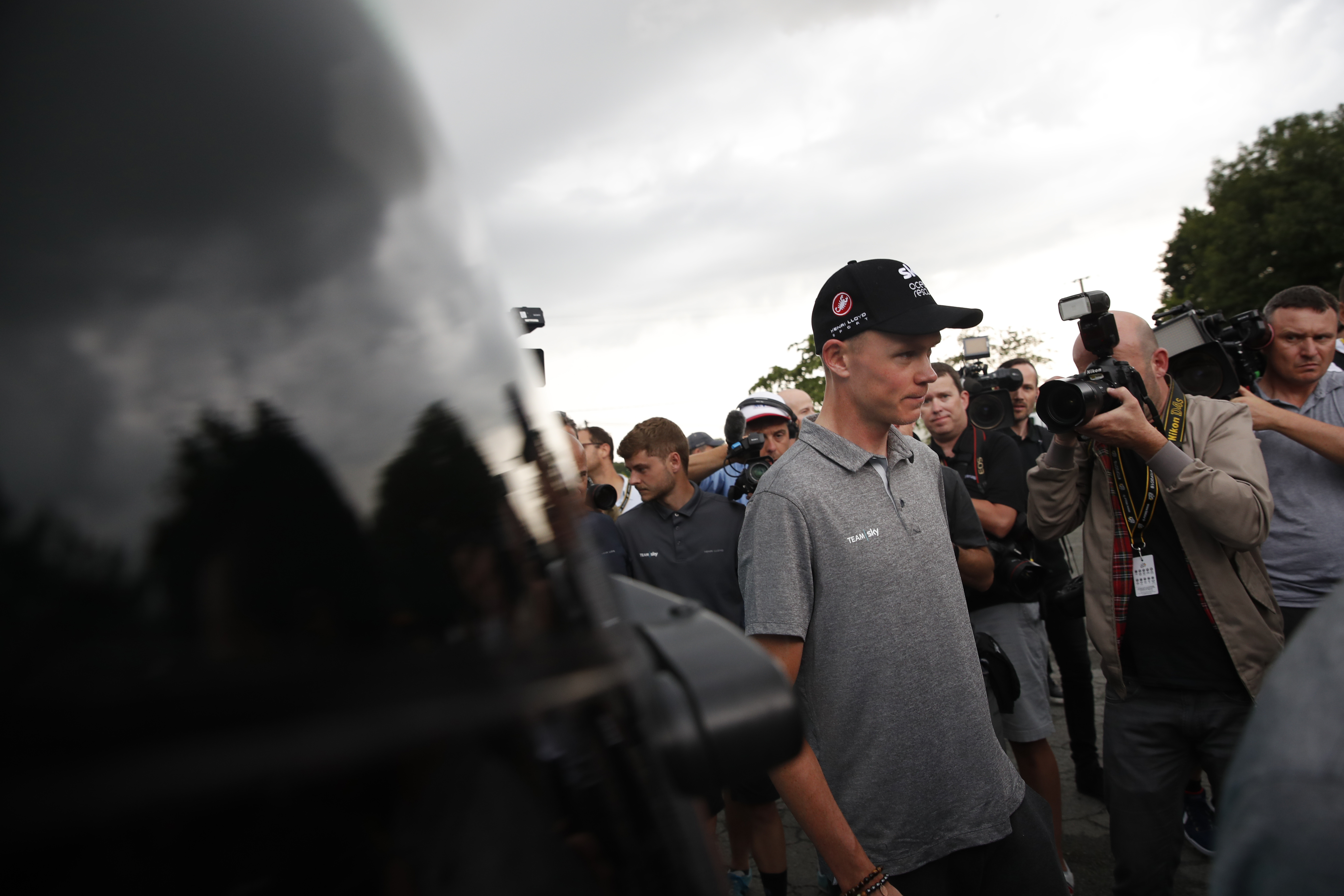 Froome calls on skeptical fans to let him ride Tour in peace