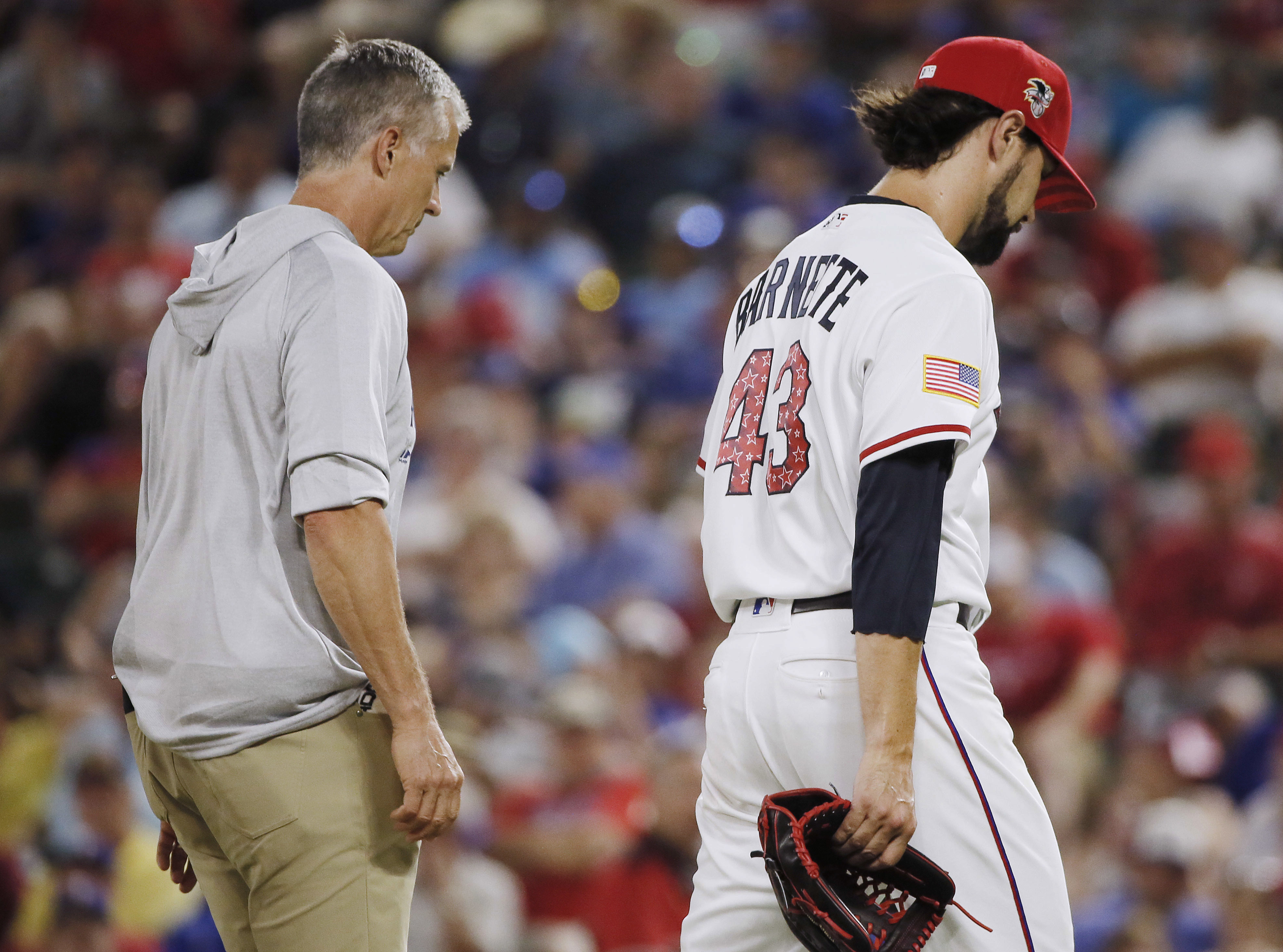 Rangers reliever Barnette on DL with strained lat muscle