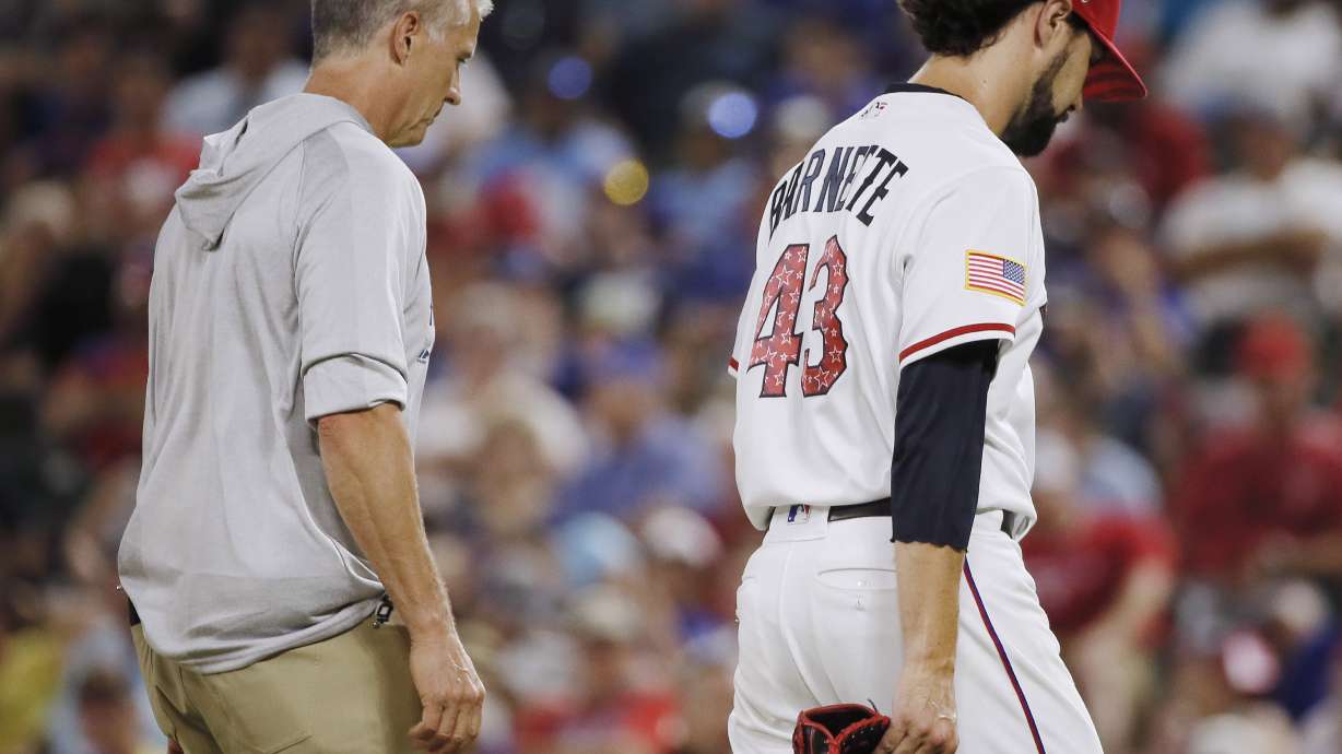 Rangers reliever Barnette on DL with strained lat muscle
