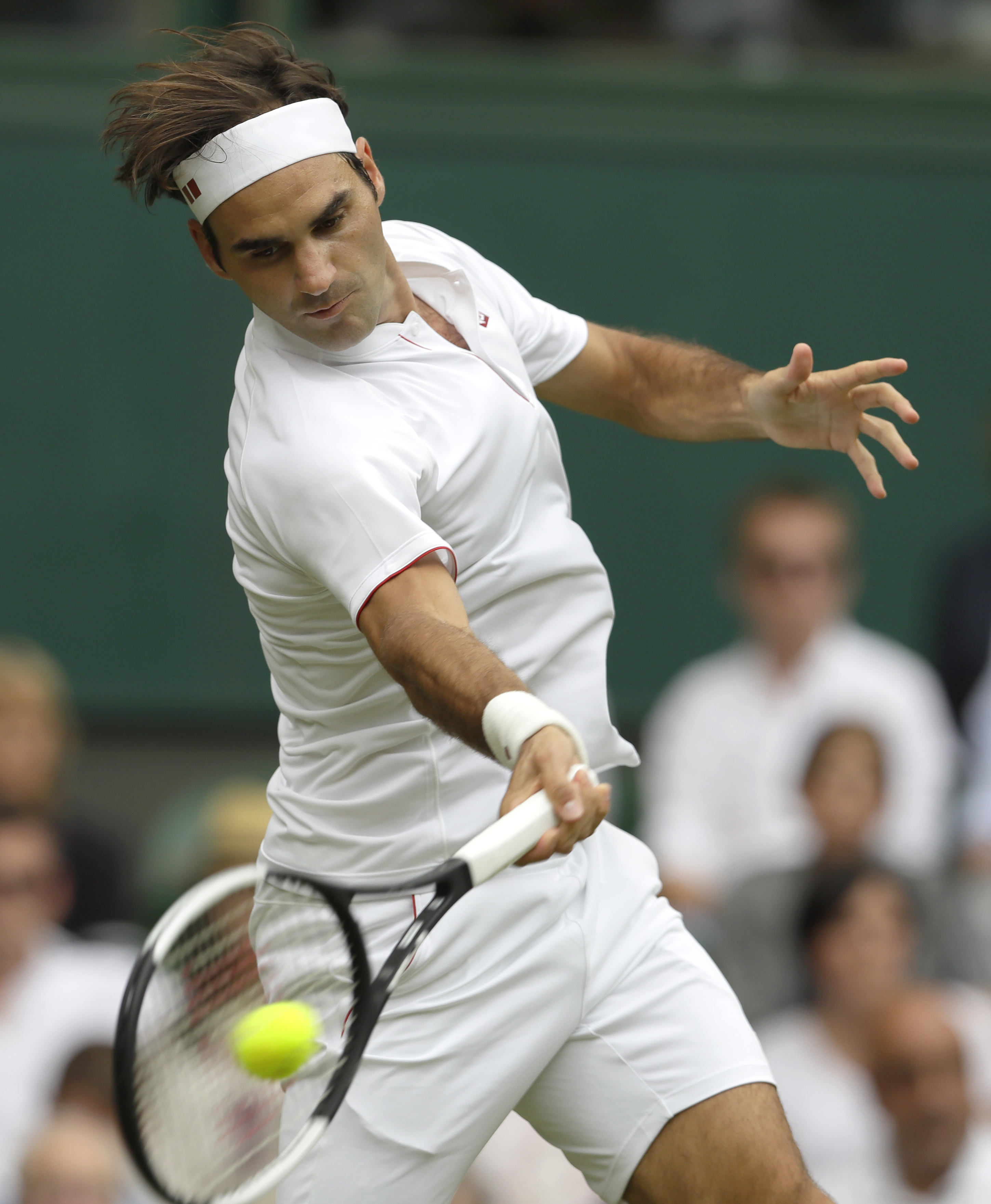 35 service points, 26 sets in a row at Wimbledon for Federer