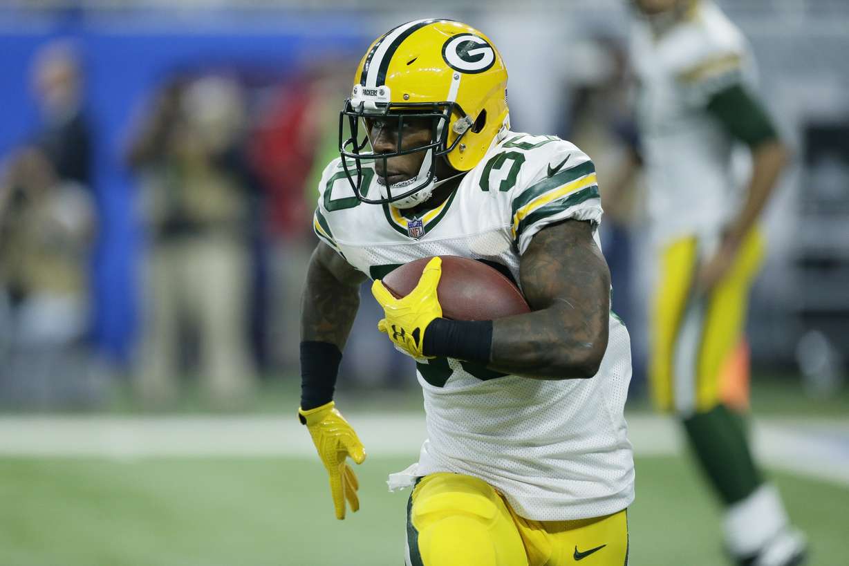 Green Bay Packers running back Jamaal Williams (30) rushes during the first half of an NFL football game against the Detroit Lions, Sunday, Dec. 31, 2017, in Detroit. (Photo: Duane Burleson, AP Photo)