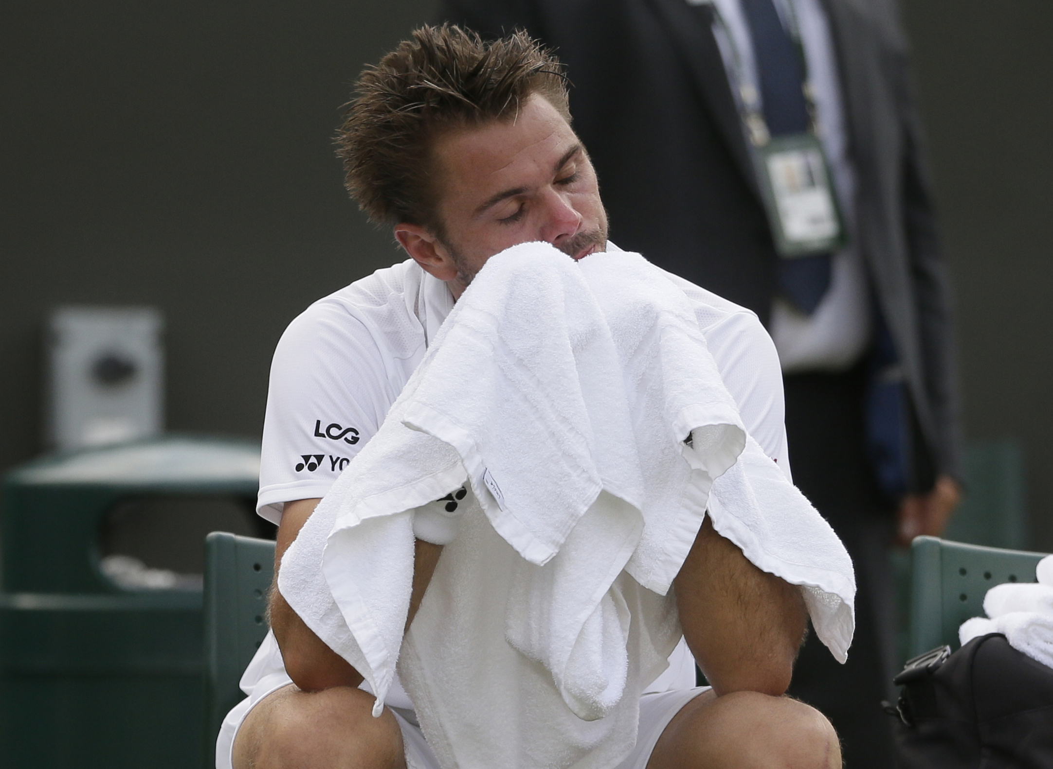 The Latest: '17 Wimbledon champ Muguruza stunned in 2nd Rd