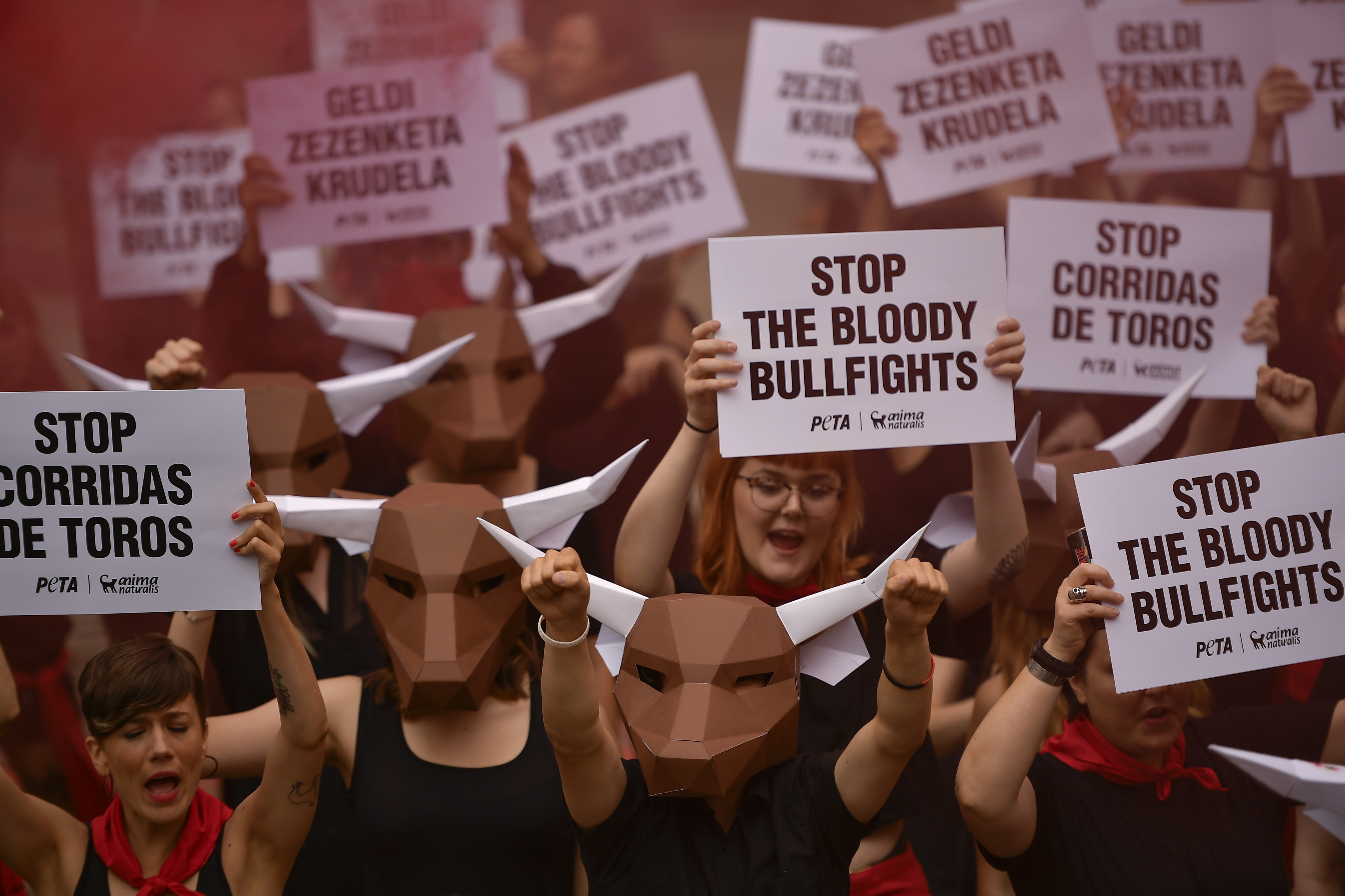 Activists urge Pamplona to eliminate "bloody" bull corridas