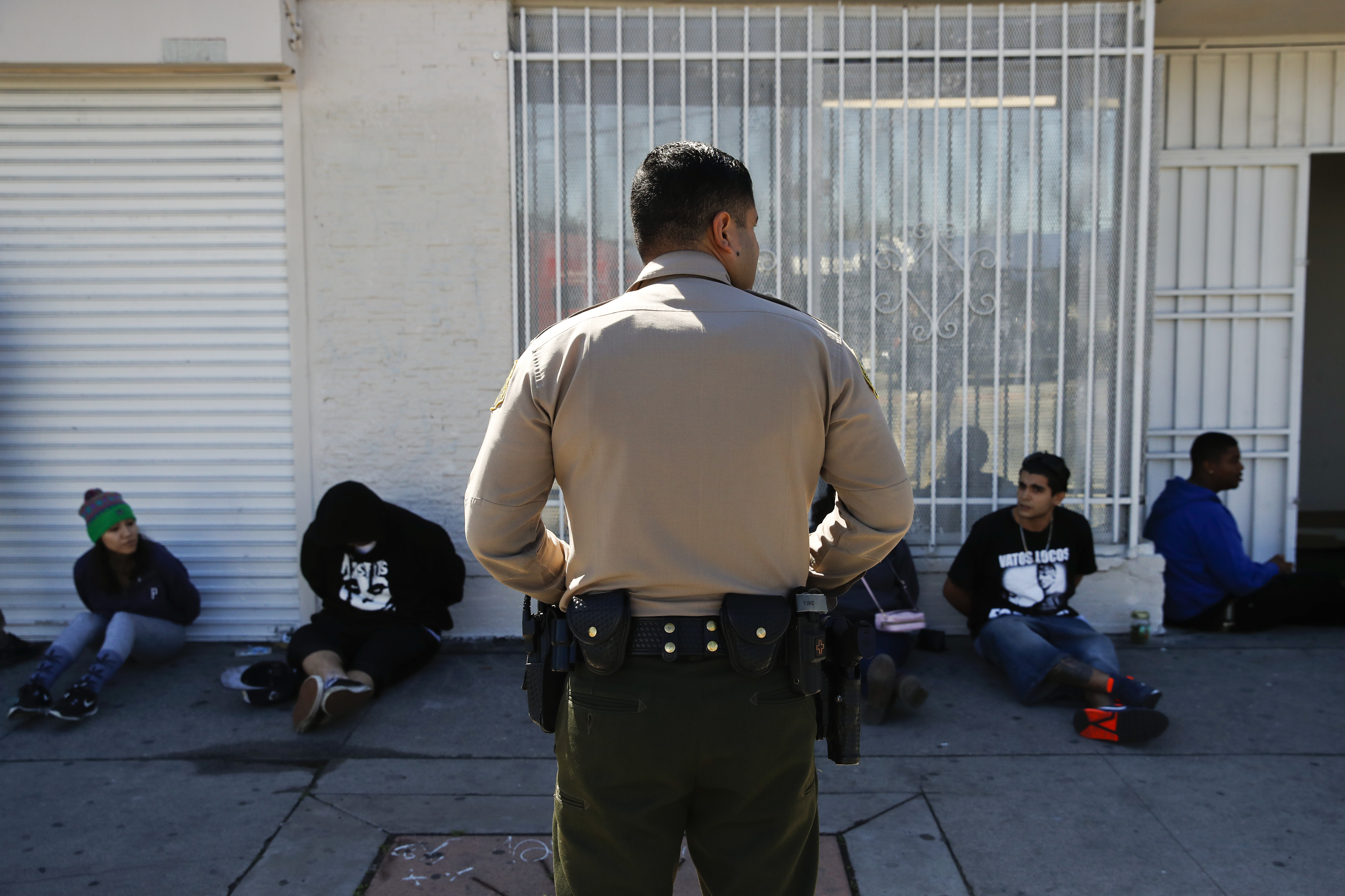 Illegal pot shops disrupt California's budding legal market