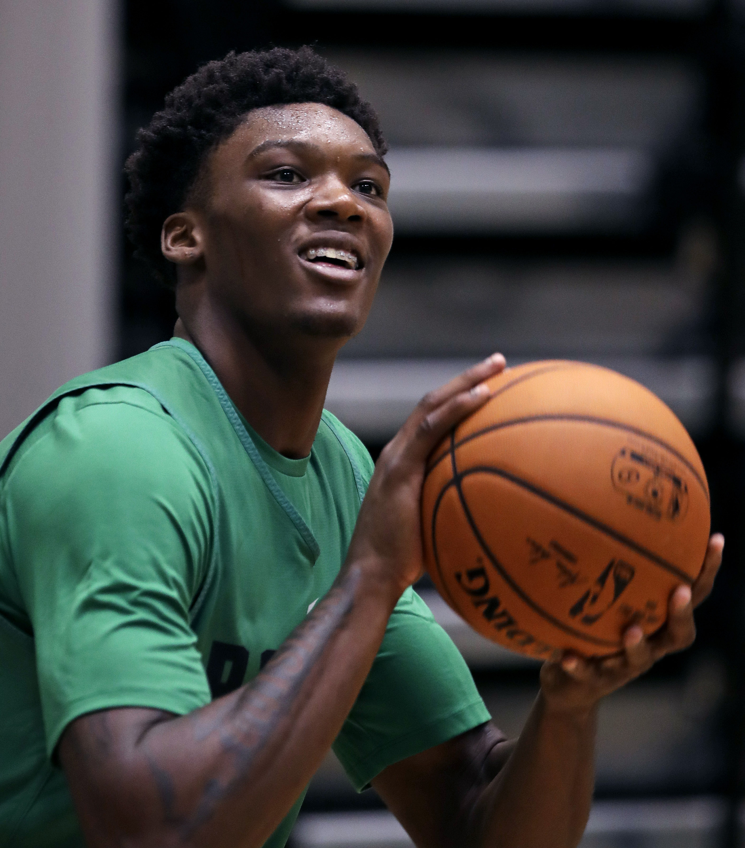 Celtics sign 1st-round pick Robert Williams to contract