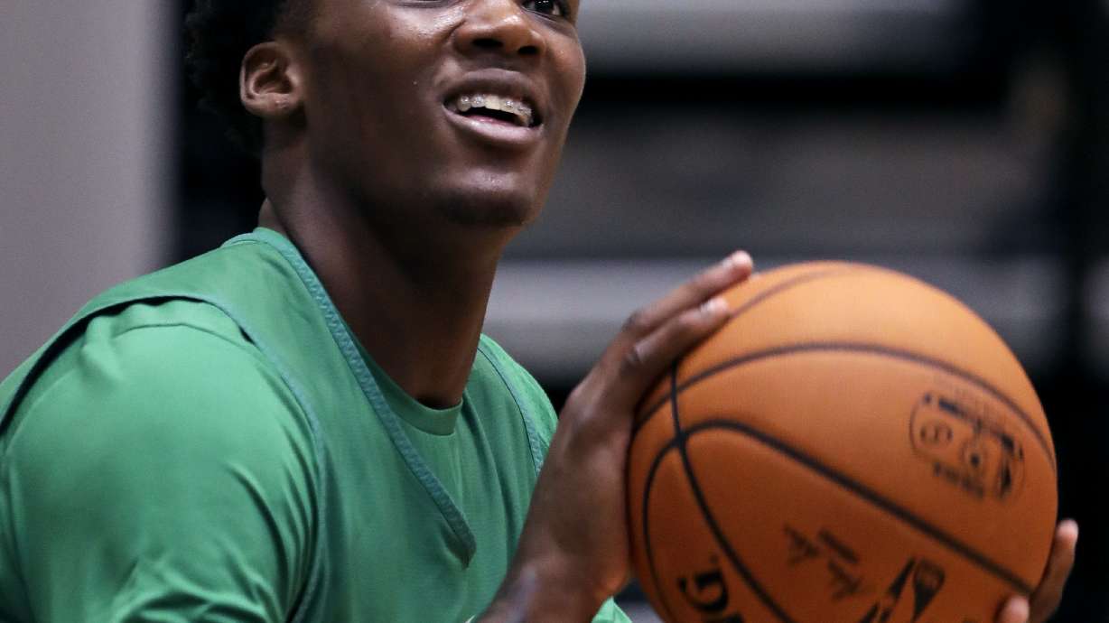 Celtics sign 1st-round pick Robert Williams to contract