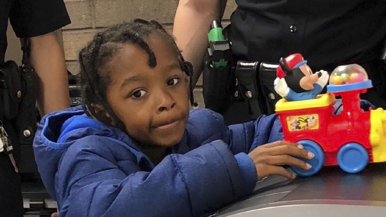 Mom of boy abandoned at Los Angeles train station in custody