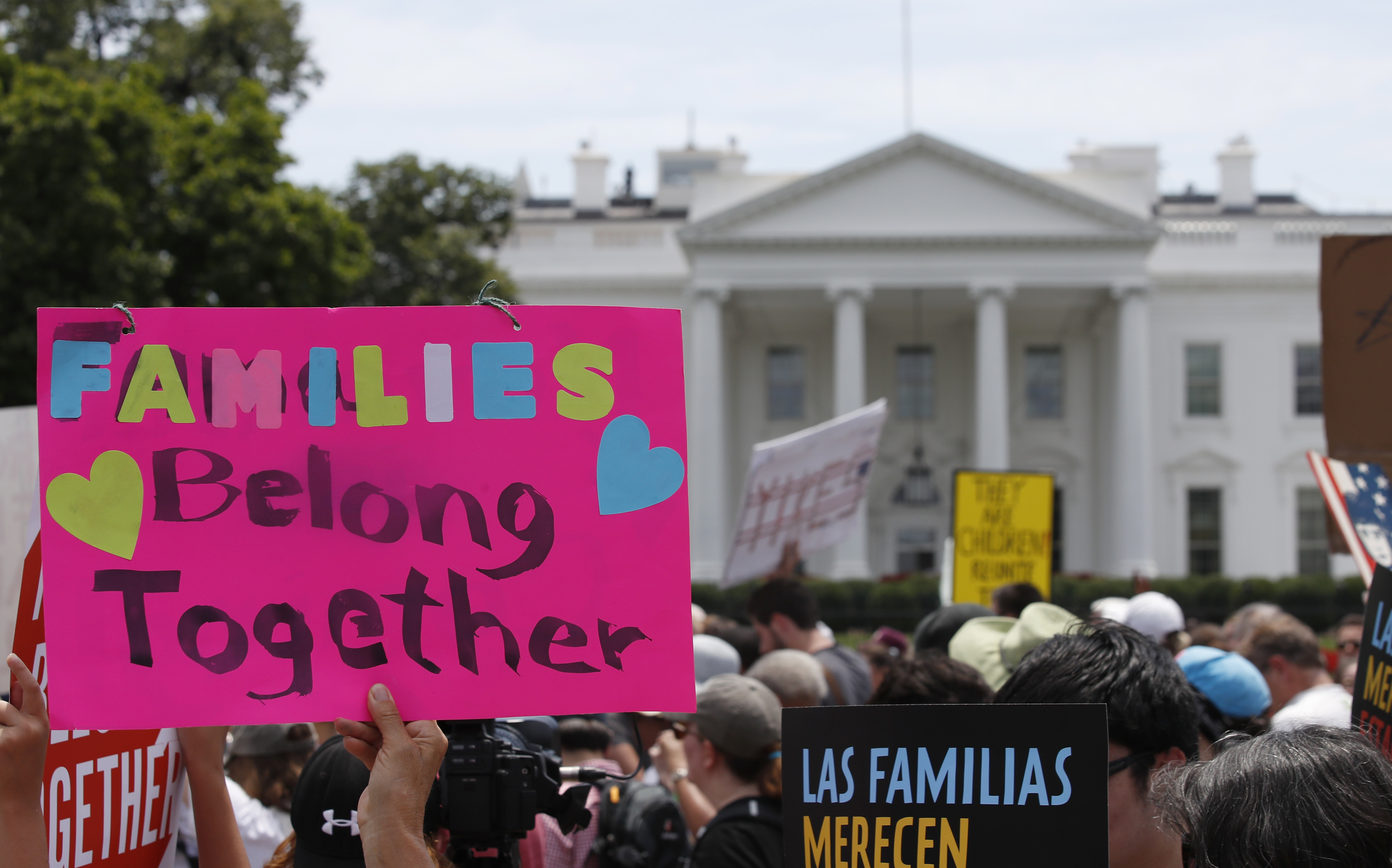 Deadline to reunite immigrant families rapidly approaching