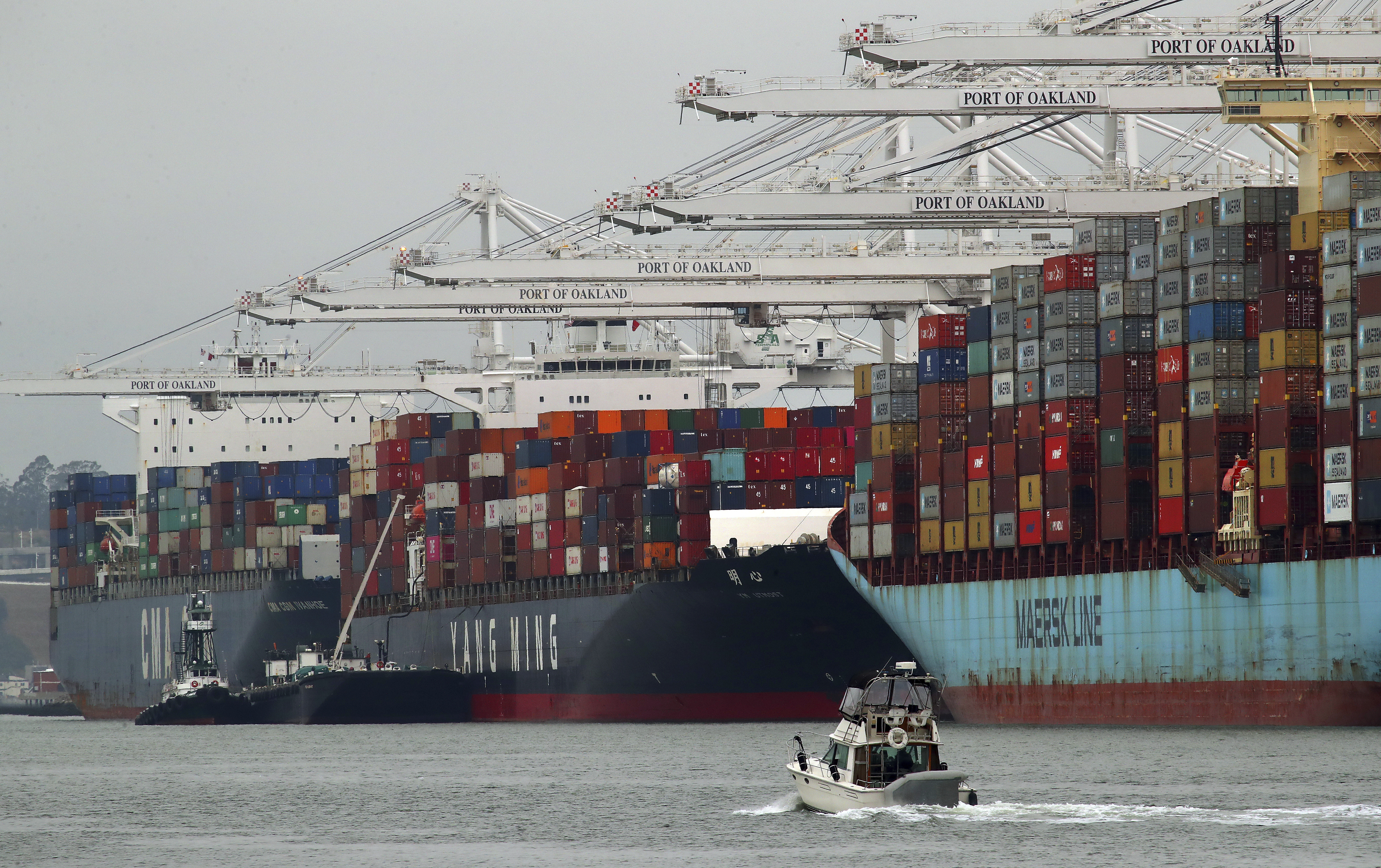 US trade deficit drops to $43.1 billion in May