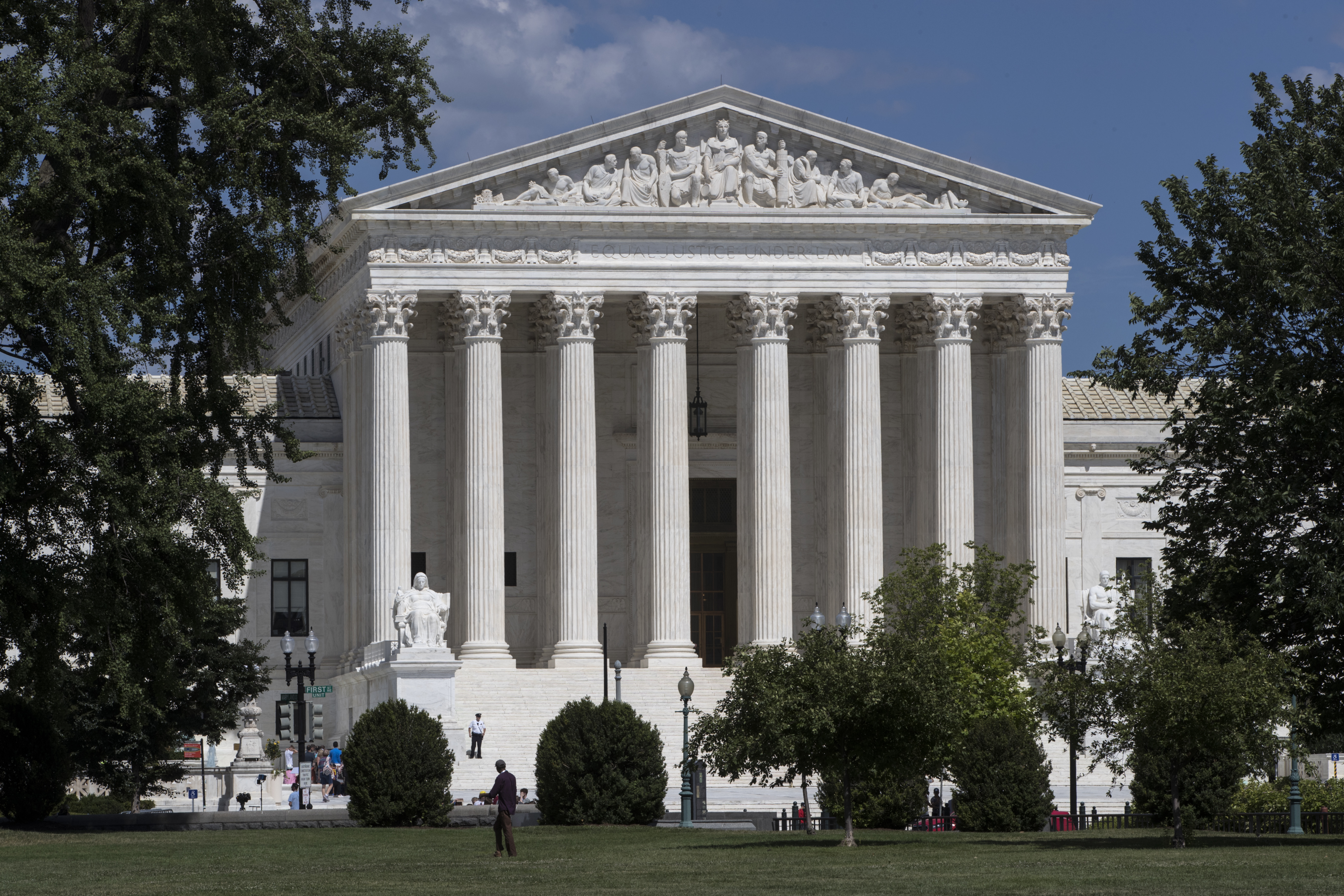 Back doors, tunnel help Supreme Court nominees stay secret