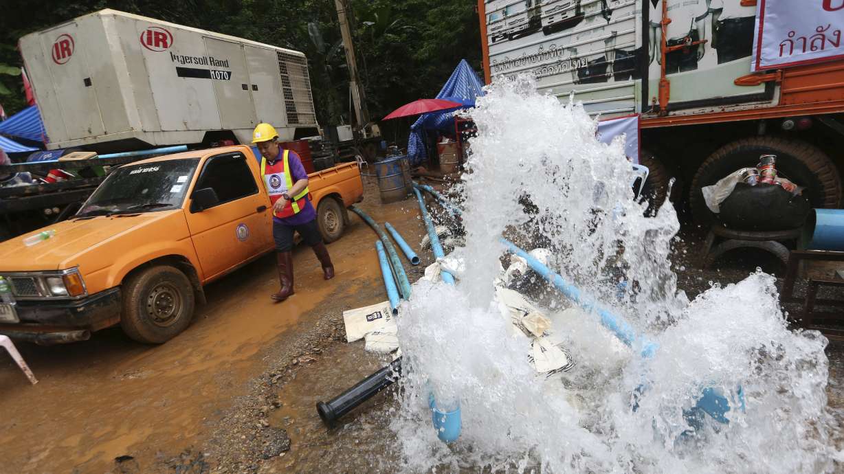 AP PHOTOS: Thai soccer team's cave ordeal hits 2-week mark