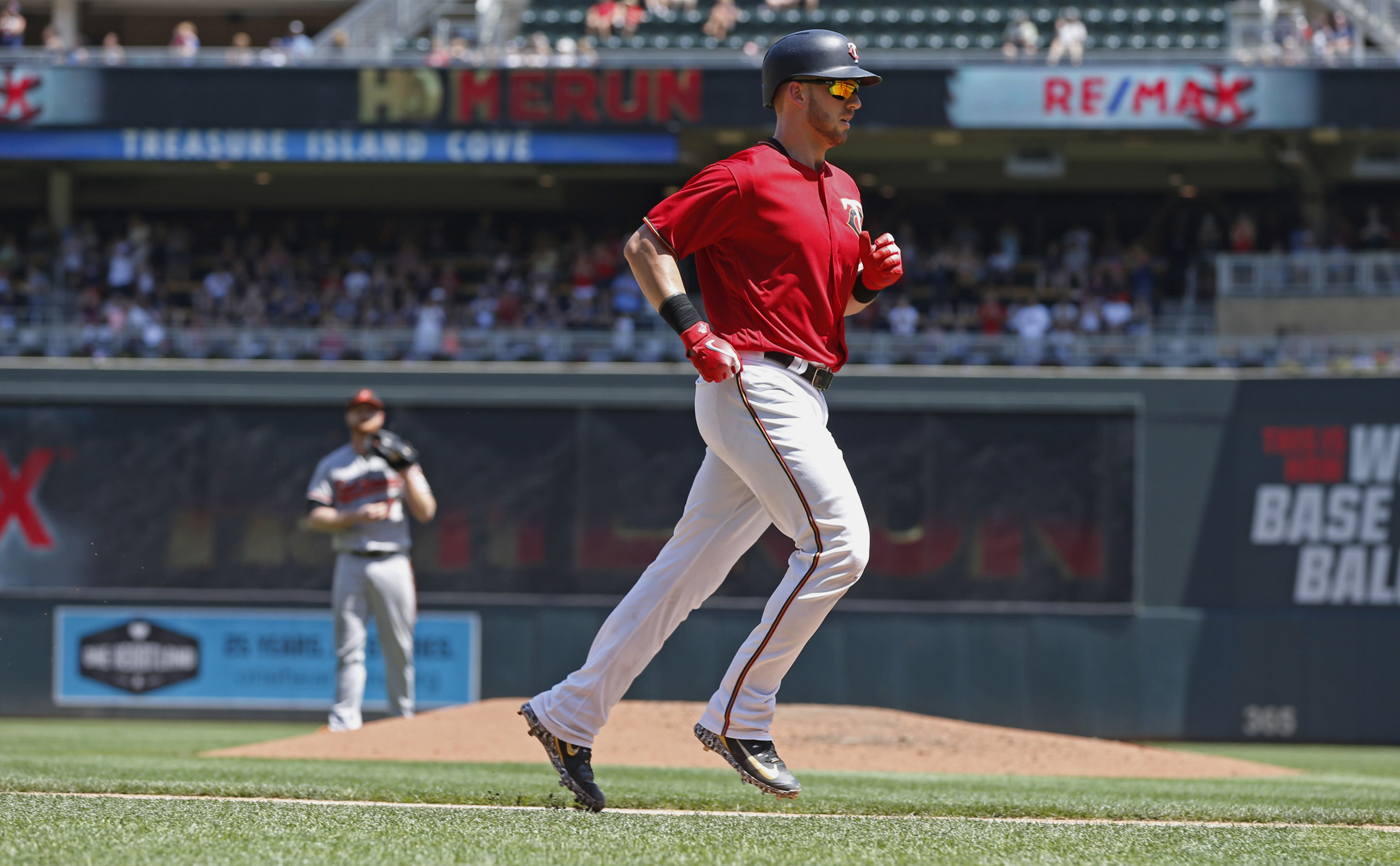 Odorizzi, 3 homers lift Twins to sweep of Orioles