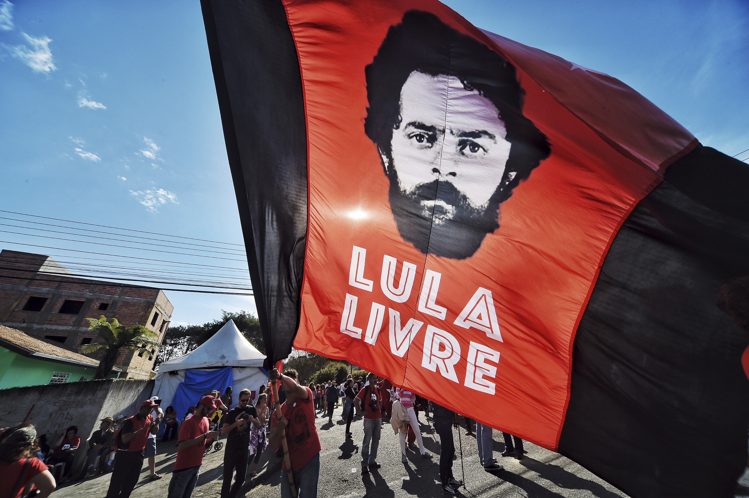 Brazil court inundated with habeas corpus requests for Lula