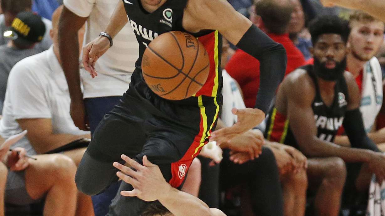Atlanta's Young finally gets shot going in summer league win