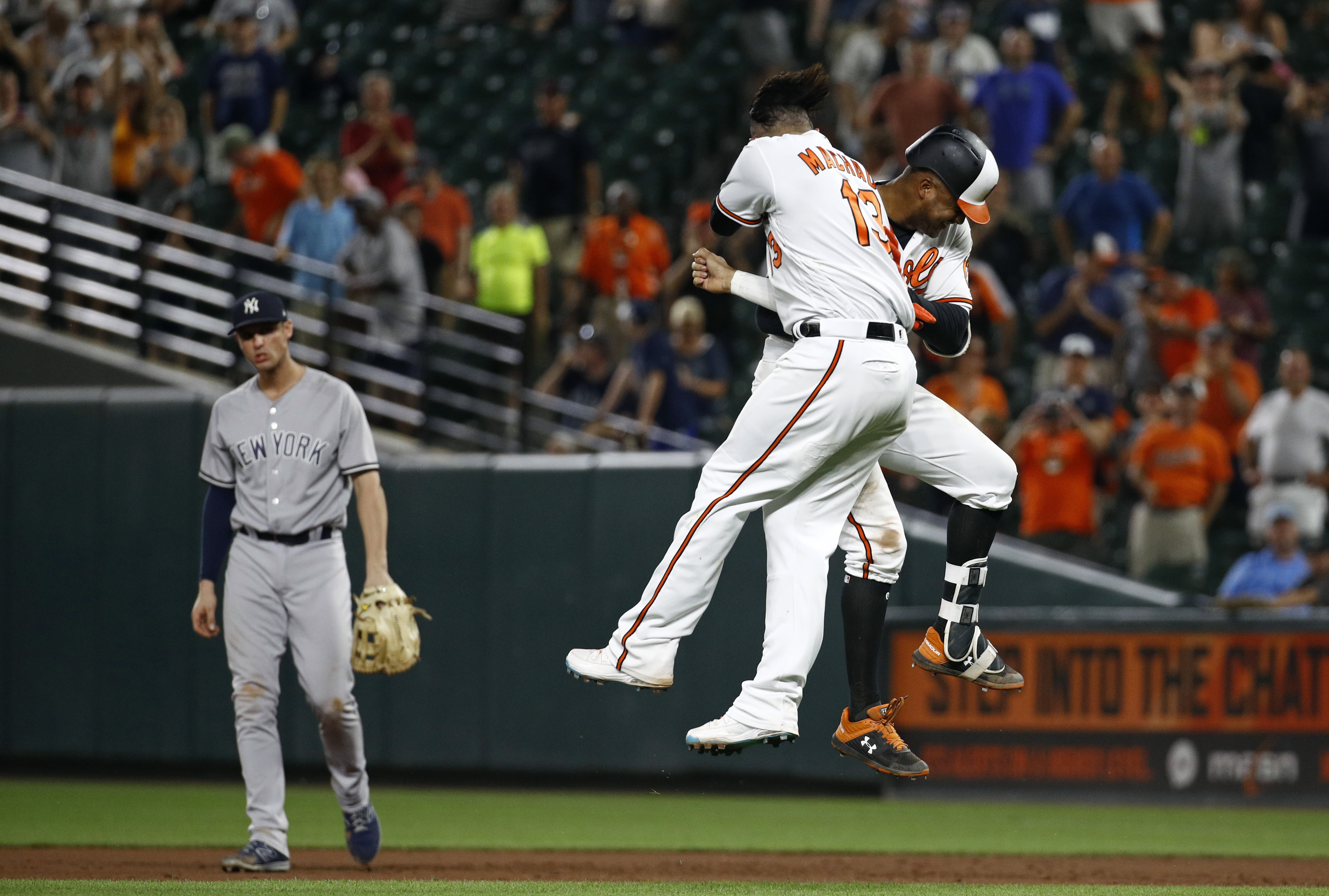 Machado hits 2 HRs, Orioles beat Yankees 6-5